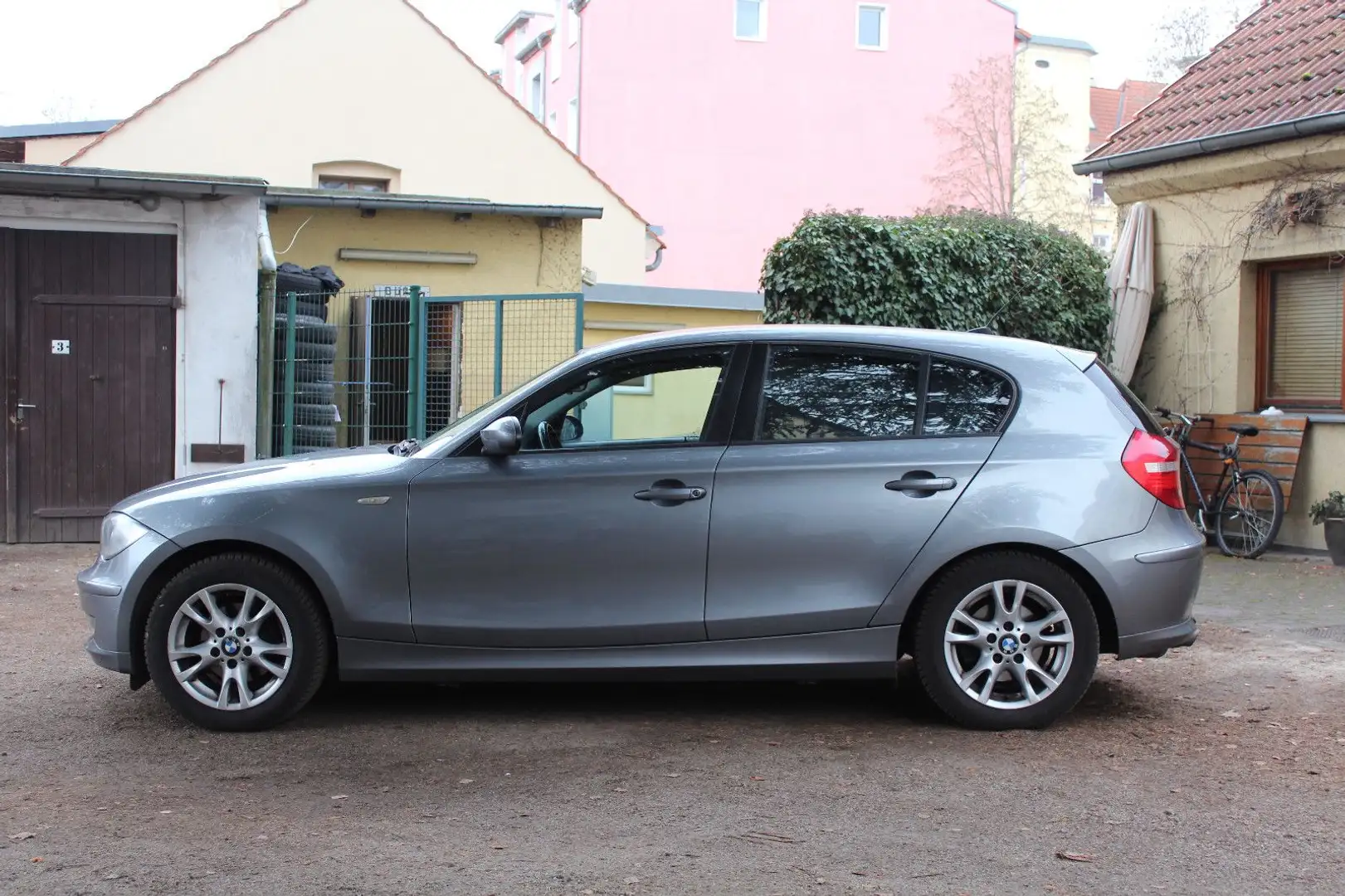 BMW 116 i*TÜV Juli 2026* Grau - 2