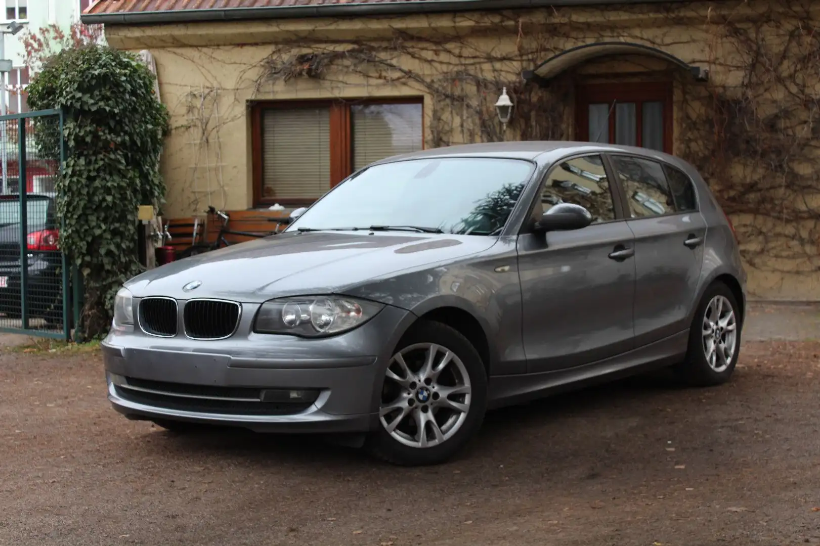 BMW 116 i*TÜV Juli 2026* Grau - 1