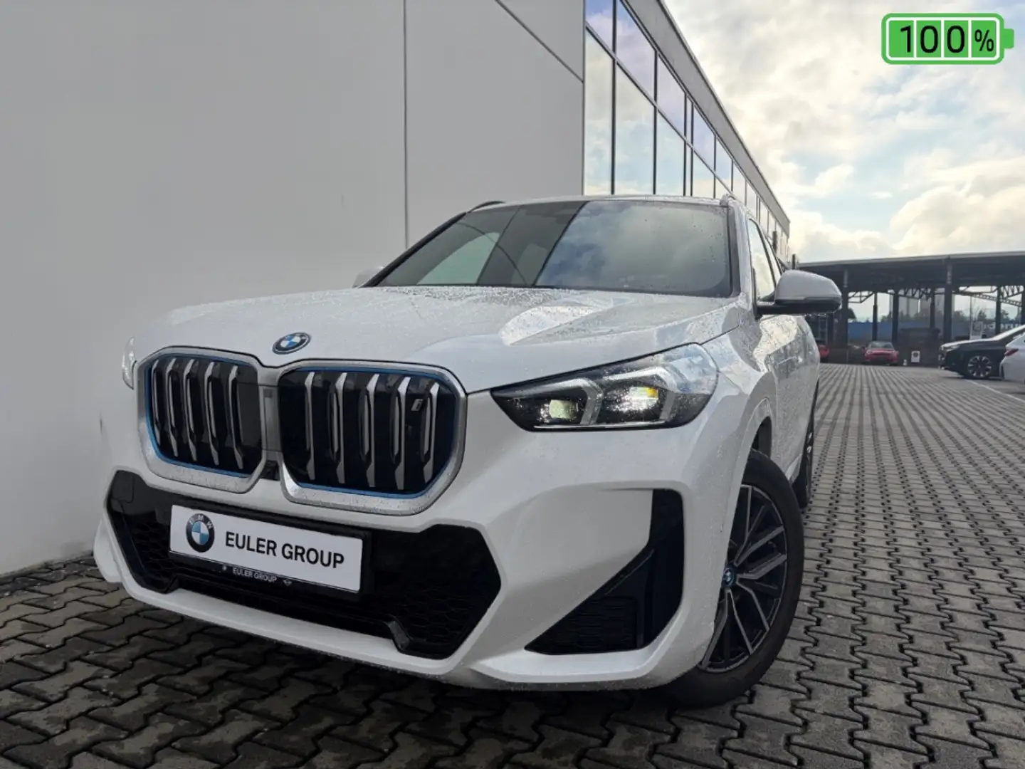 BMW iX1 xDrive 30 M-Sport AHK SHZ DrivAss+ Parkass+ Weiß - 1