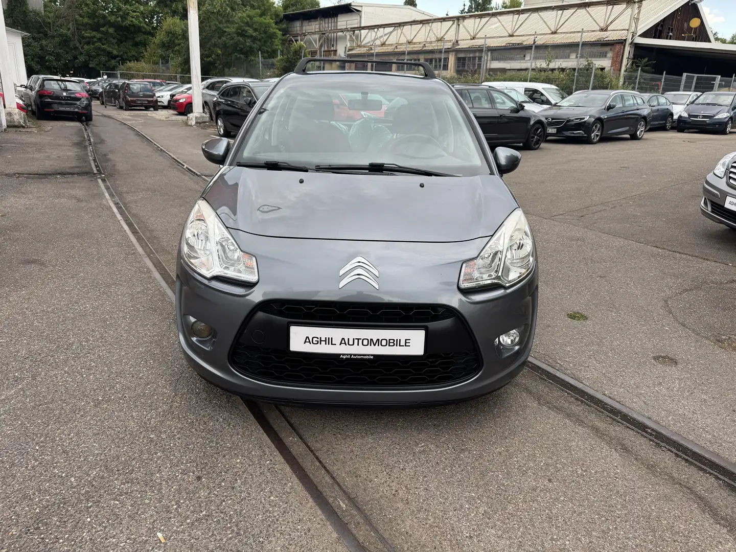 Citroen C3 Tendance TÜV und HU neu Grau - 2