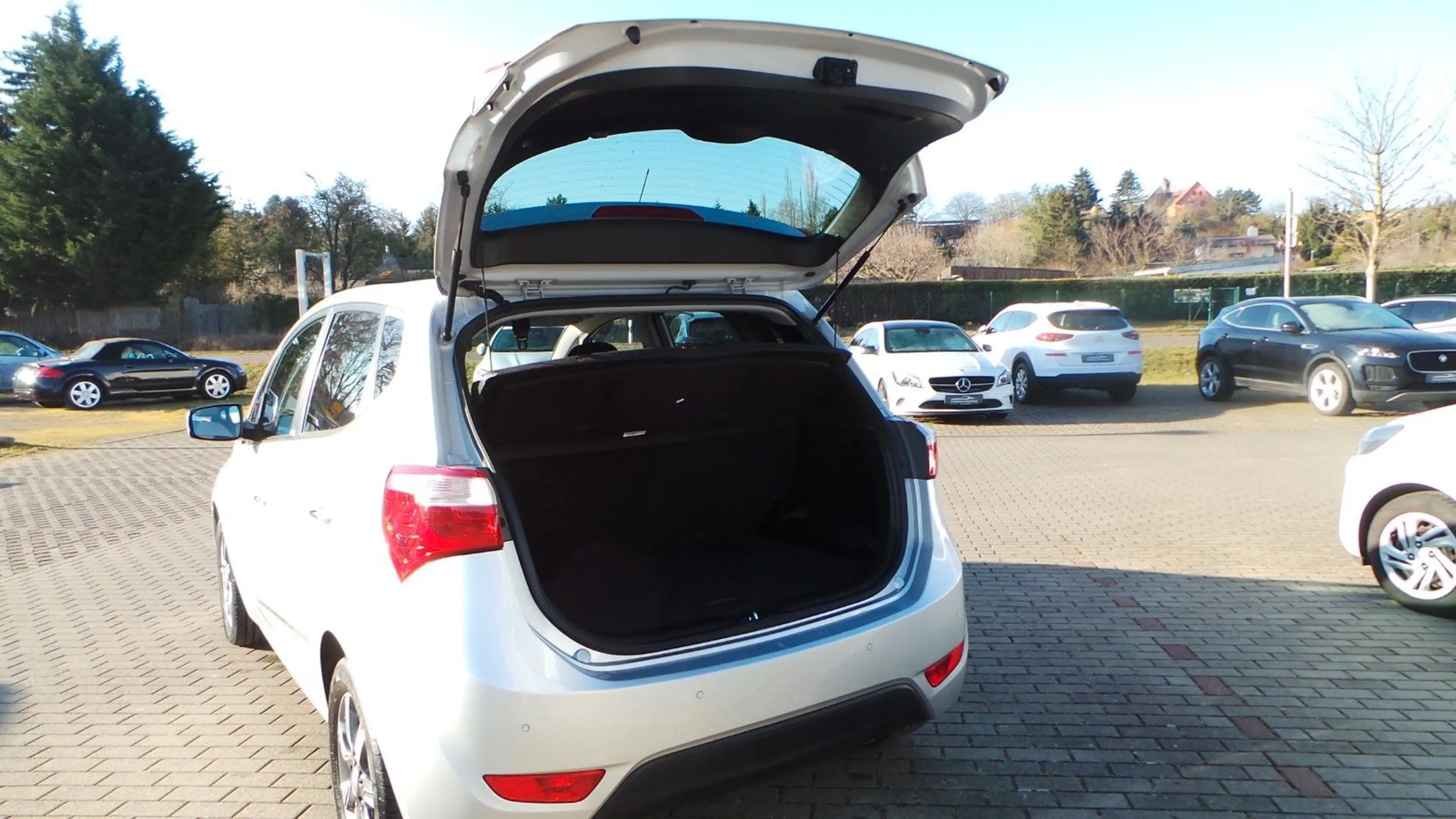 Hyundai iX20 Passion Klimaautomatik, Sitzheizung, Navi — photo 9
