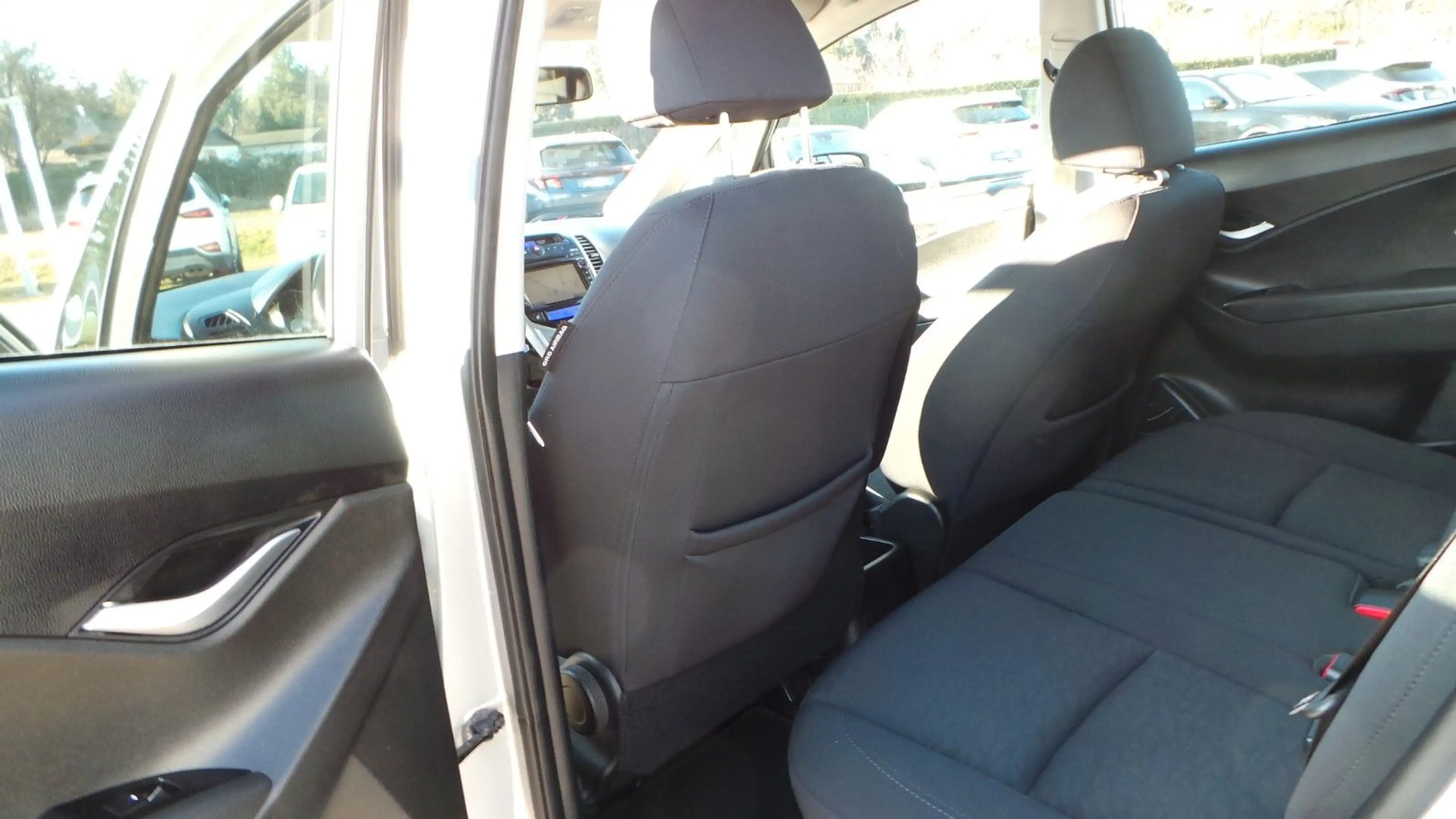 Hyundai iX20 Passion Klimaautomatik, Sitzheizung, Navi — photo 15