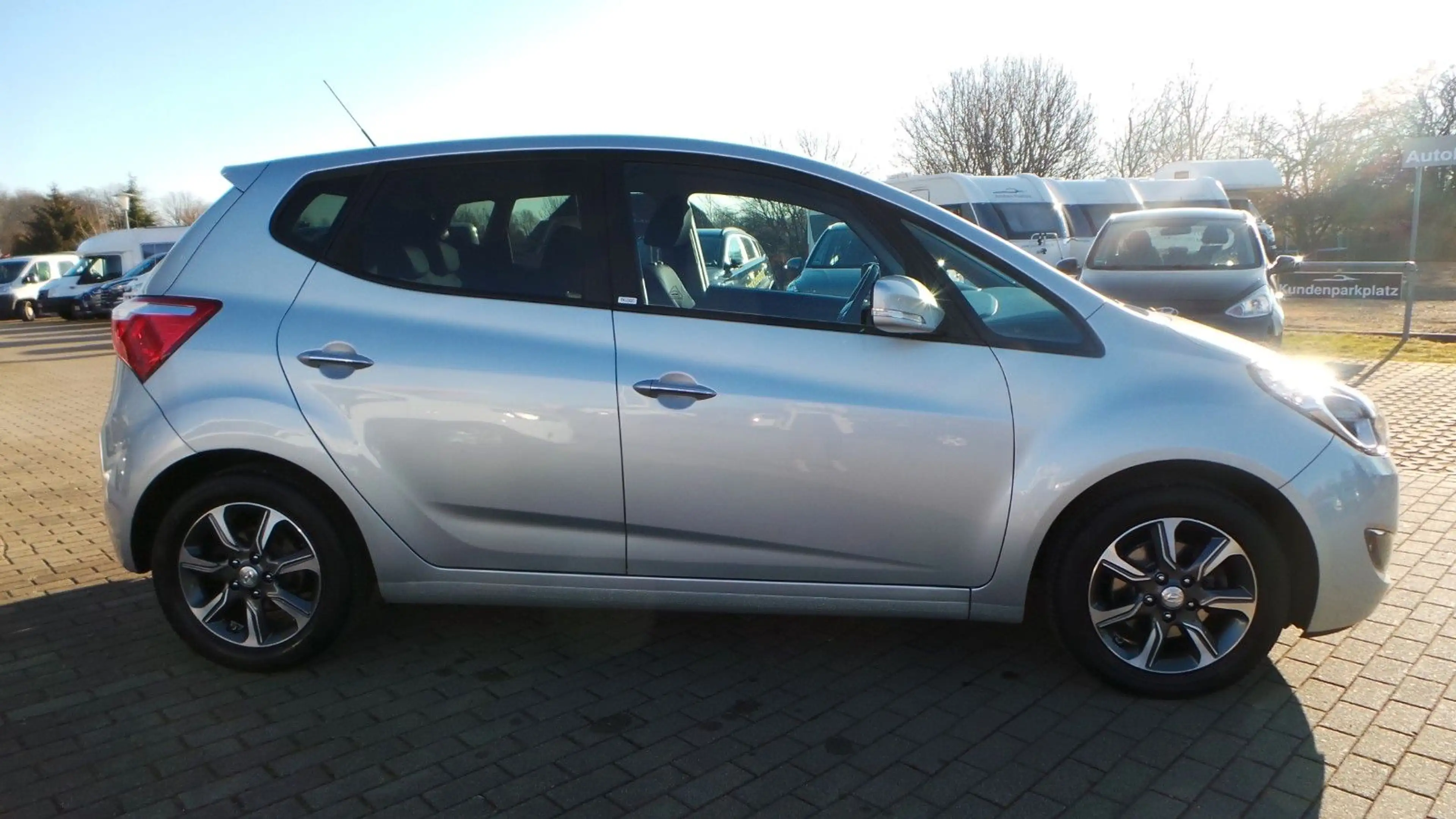Hyundai iX20 Passion Klimaautomatik, Sitzheizung, Navi — photo 4