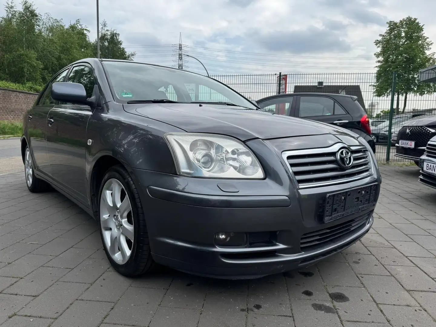 Toyota Avensis 2.0  Executive Liftback AUTOMATIK HU / AU NEU Grau - 1