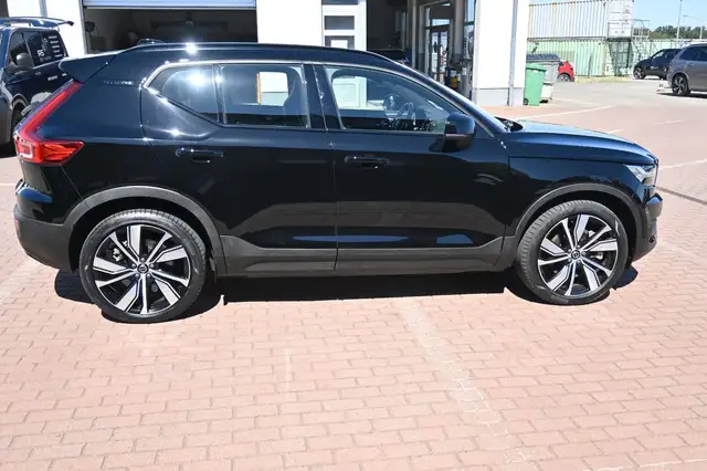 Volvo XC40 view 5