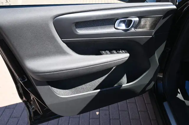 Volvo XC40 view 14