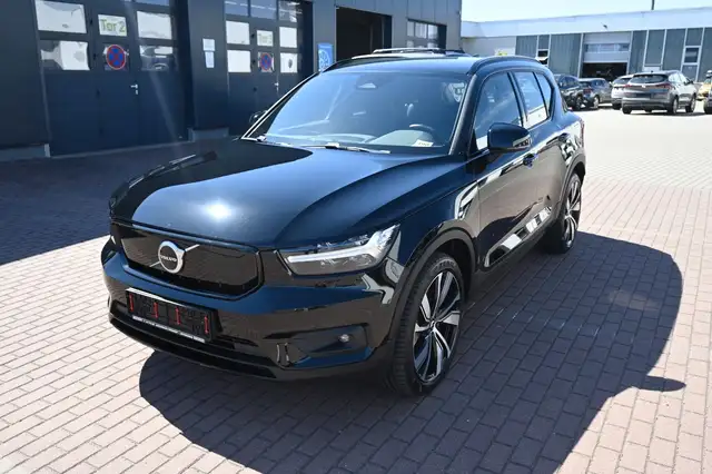 Volvo XC40 view 2