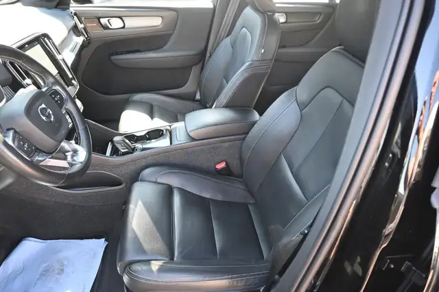Volvo XC40 view 15
