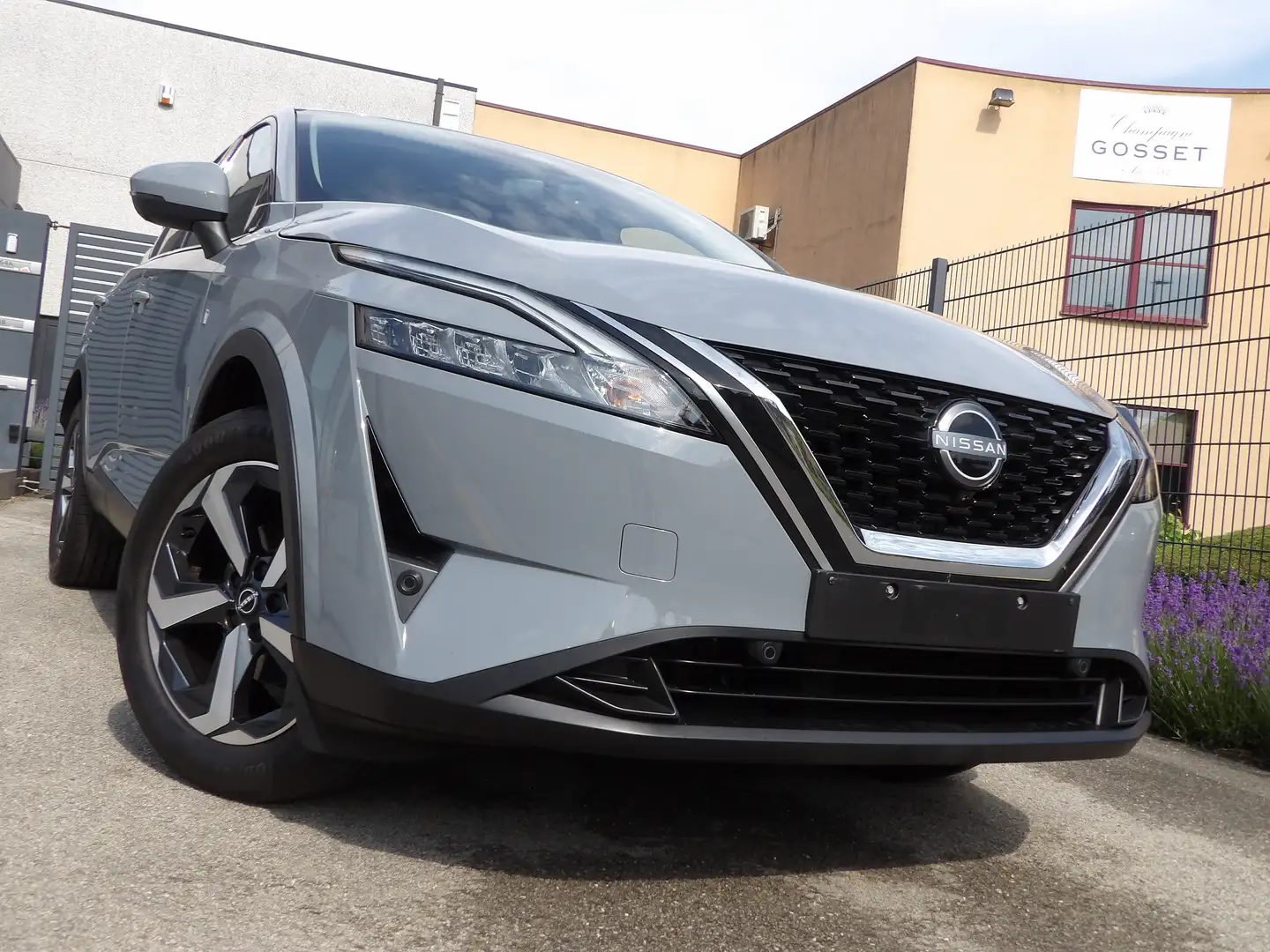 Nissan Qashqai Qashqai 1.3 DIG-T MHEV N-Connecta Mild Hybrid Gris - 1