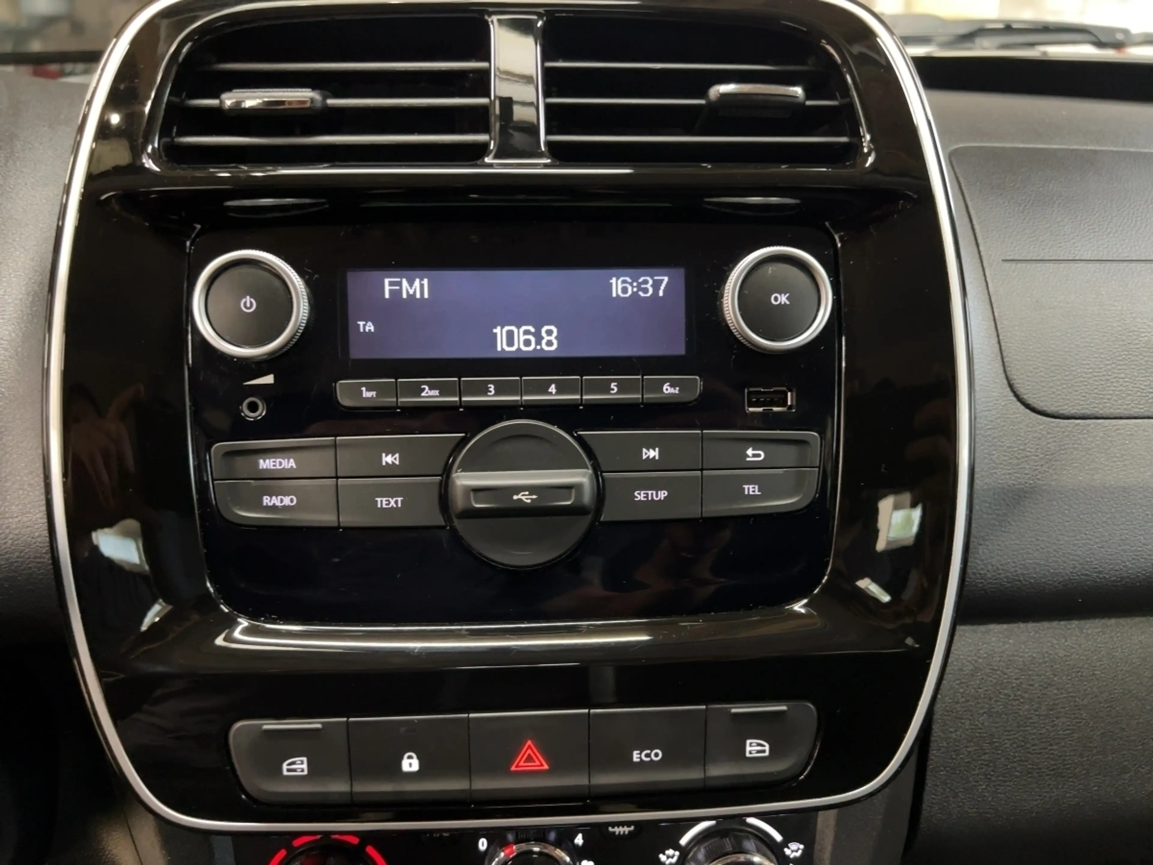 Dacia Spring Essential 48 — photo 12