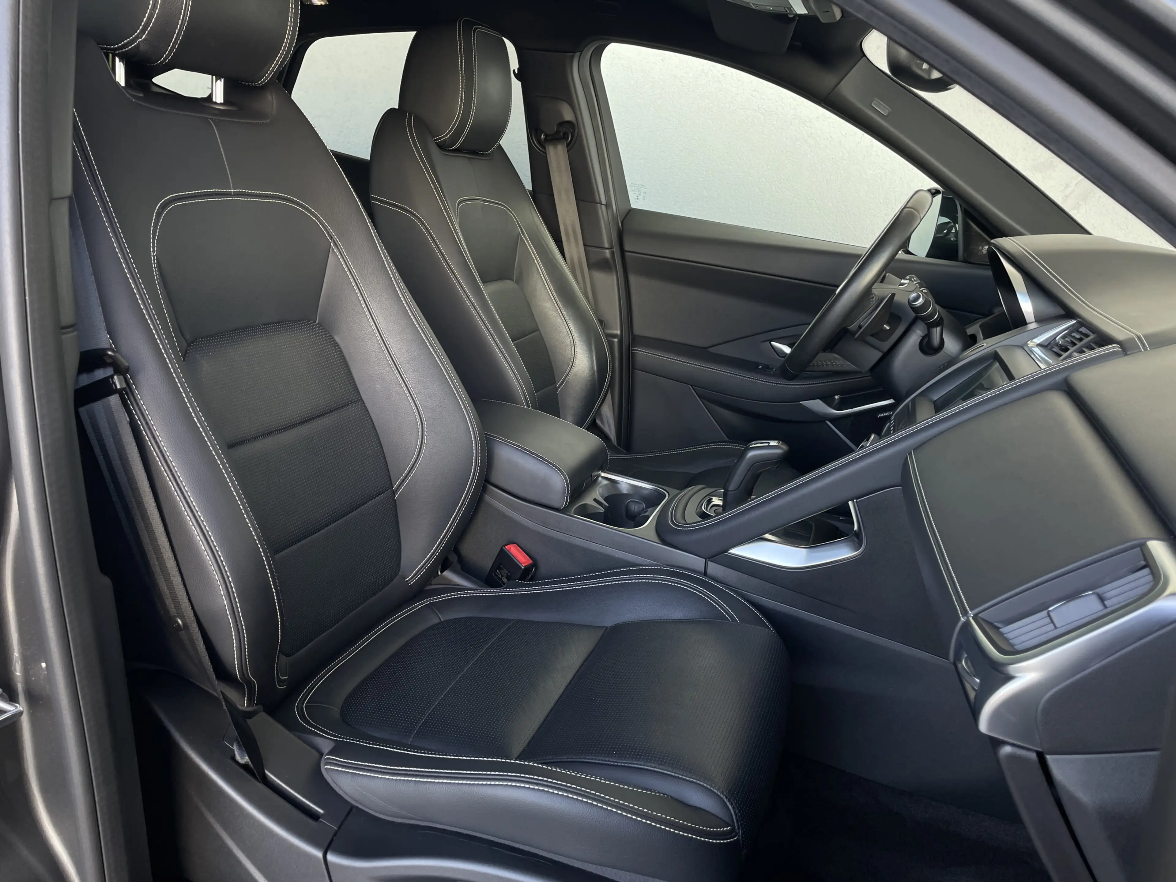 Jaguar E-Pace R-Dynamic S AWD*BLACK PACK*9-GANG*20 ZOLL — photo 13