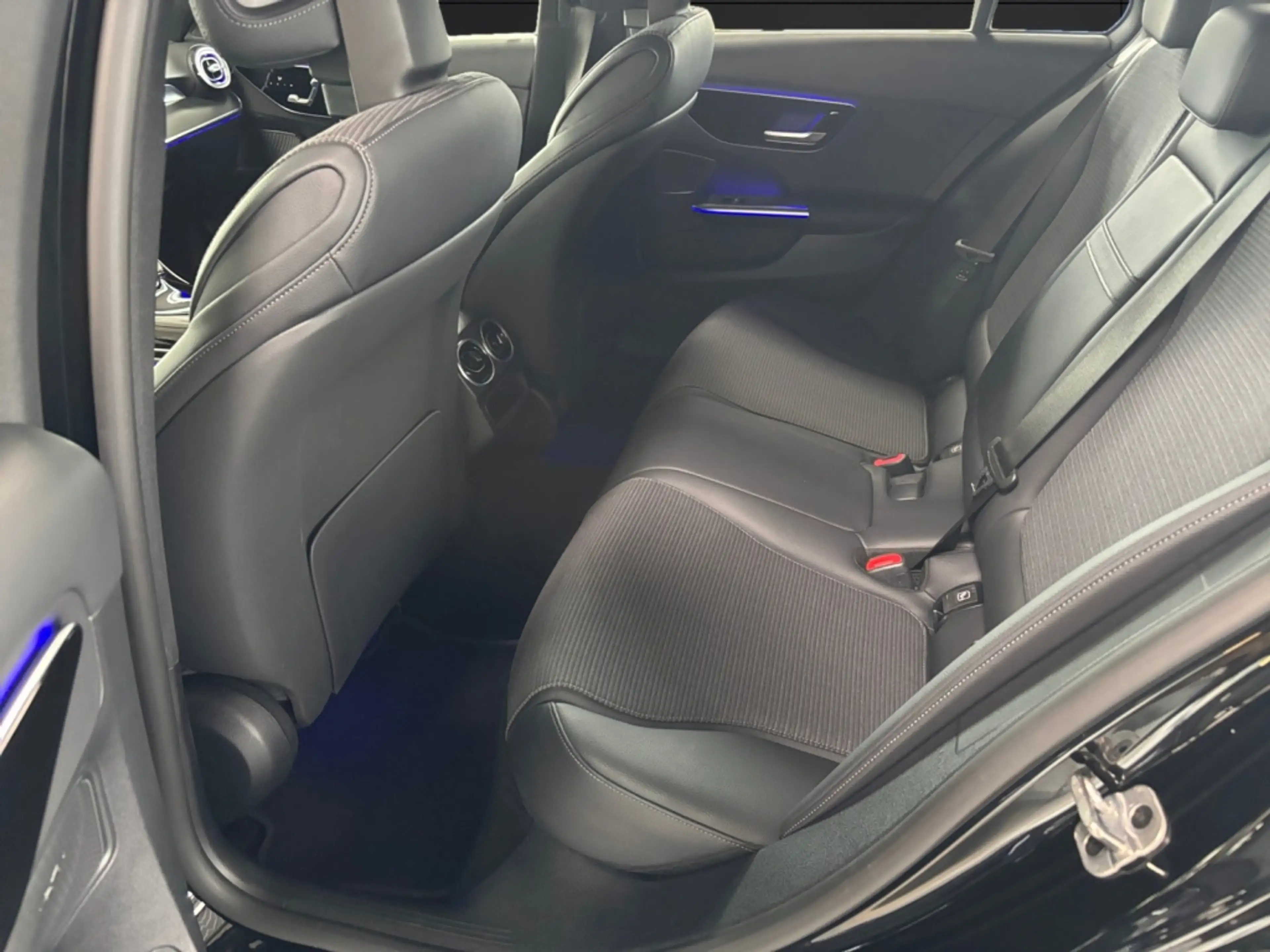 Mercedes-Benz C 200 d T Avantgarde*Edition*LED*Distronic*360K* — photo 13