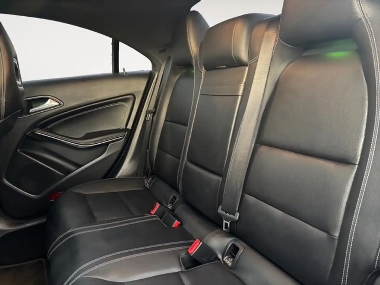 Mercedes-Benz CLA снимка Mercedes-Benz CLA