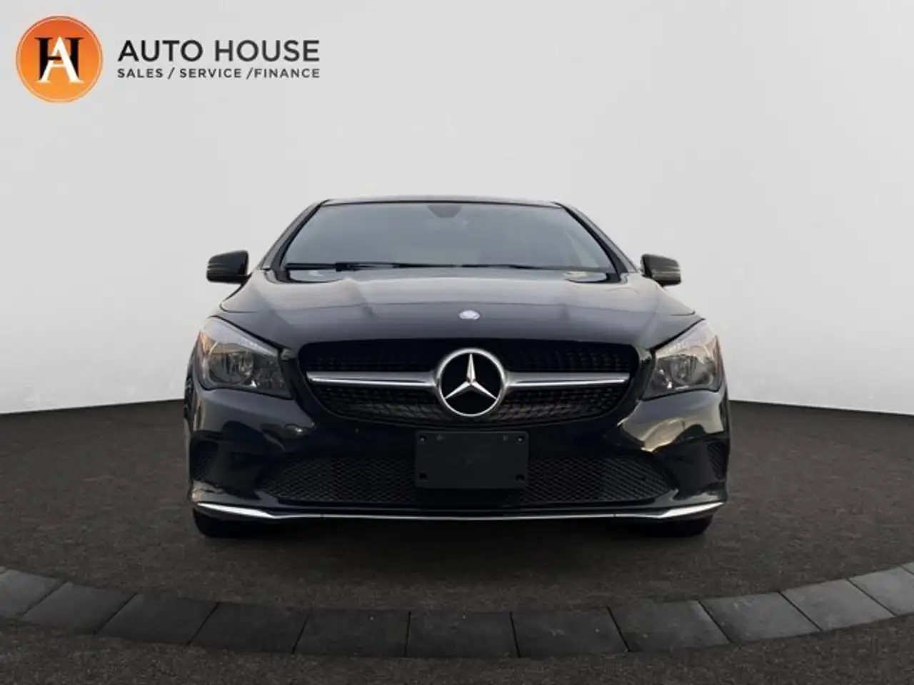 Mercedes-Benz CLA снимка Mercedes-Benz CLA