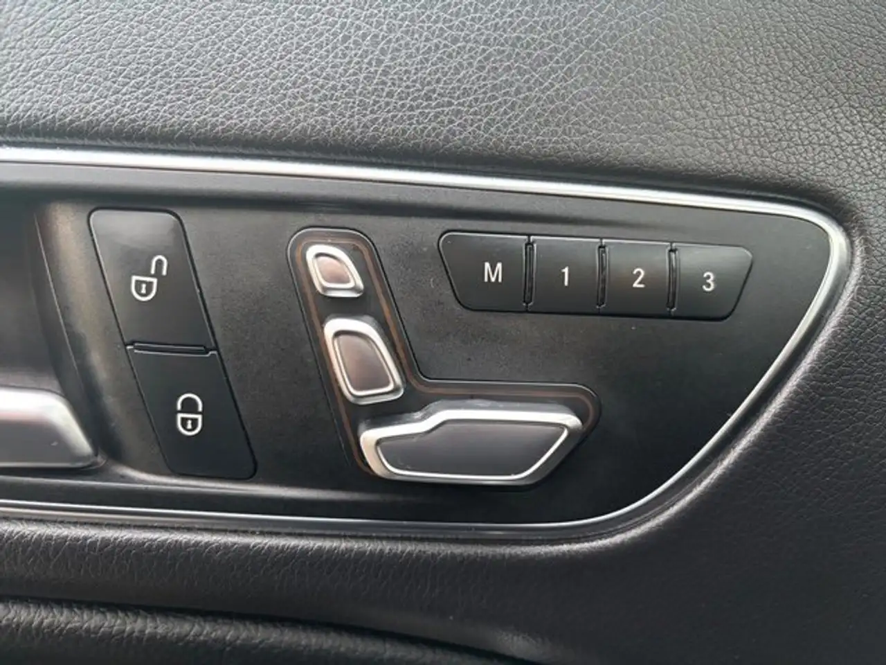 Mercedes-Benz CLA снимка Mercedes-Benz CLA