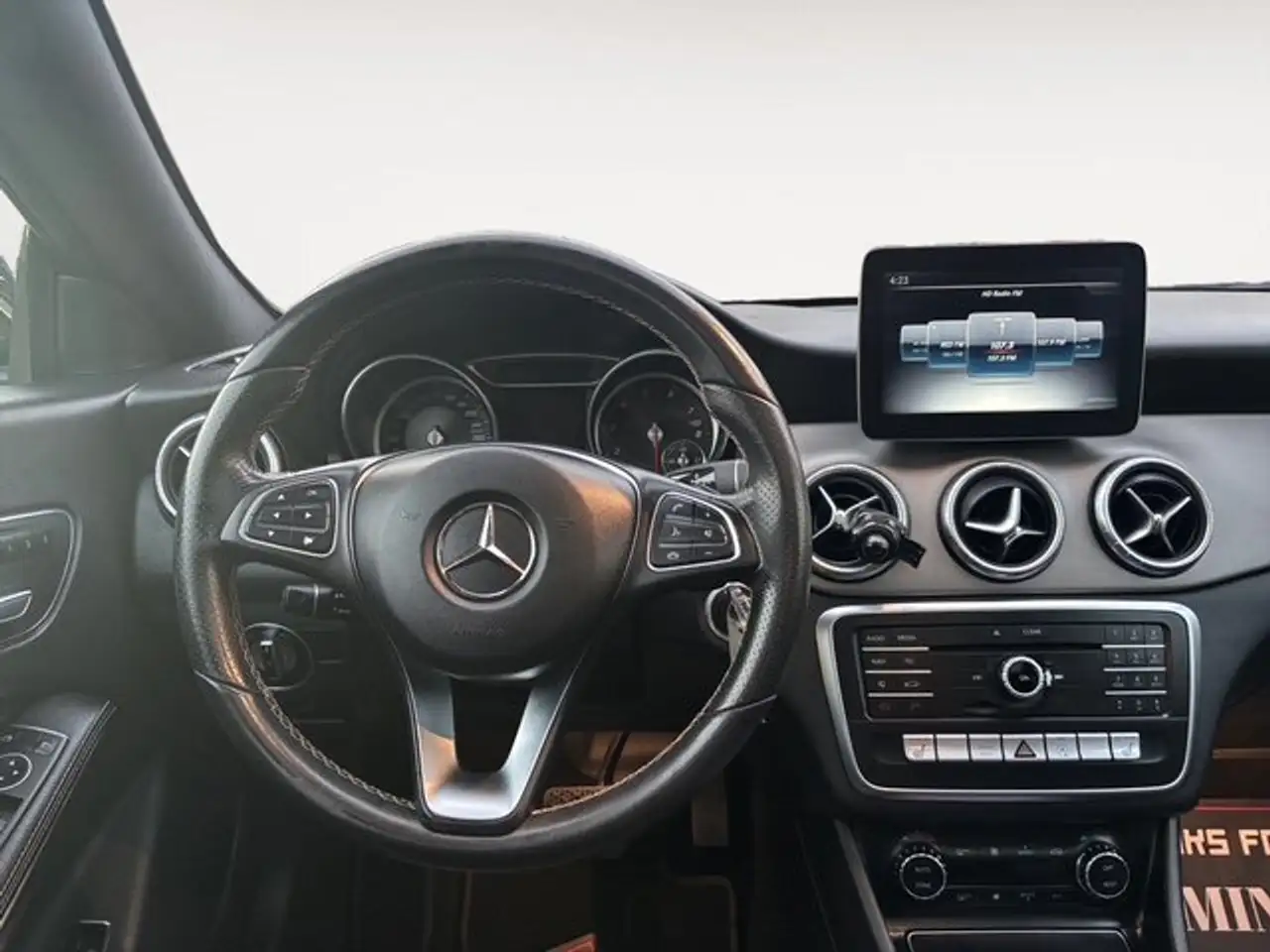 Mercedes-Benz CLA снимка Mercedes-Benz CLA