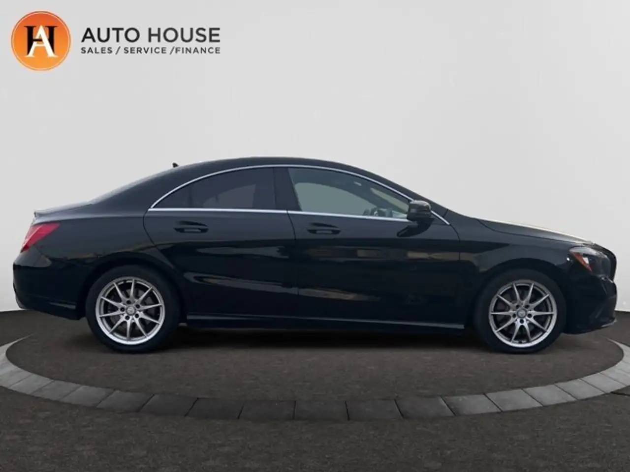 Mercedes-Benz CLA снимка Mercedes-Benz CLA