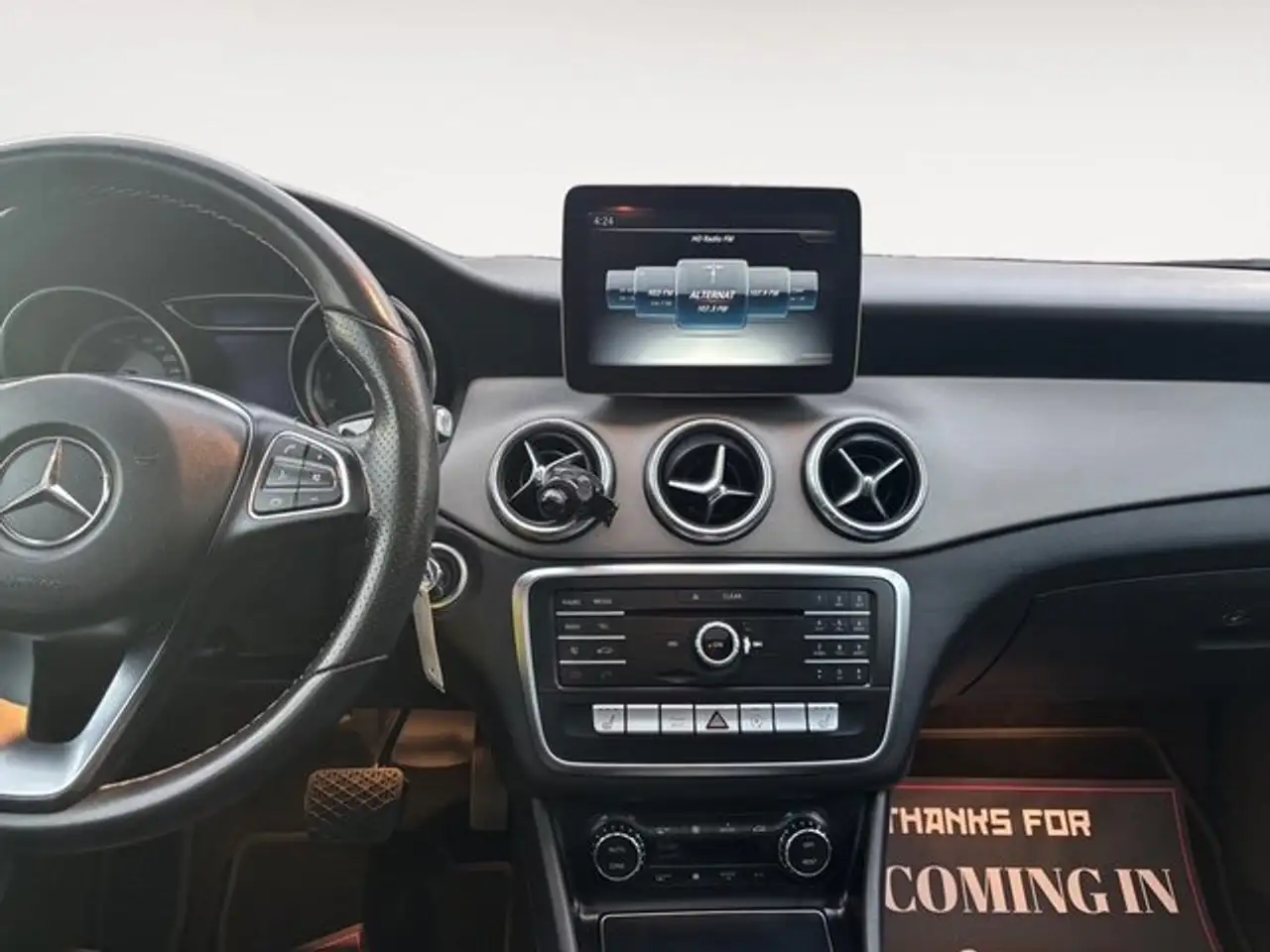 Mercedes-Benz CLA снимка Mercedes-Benz CLA