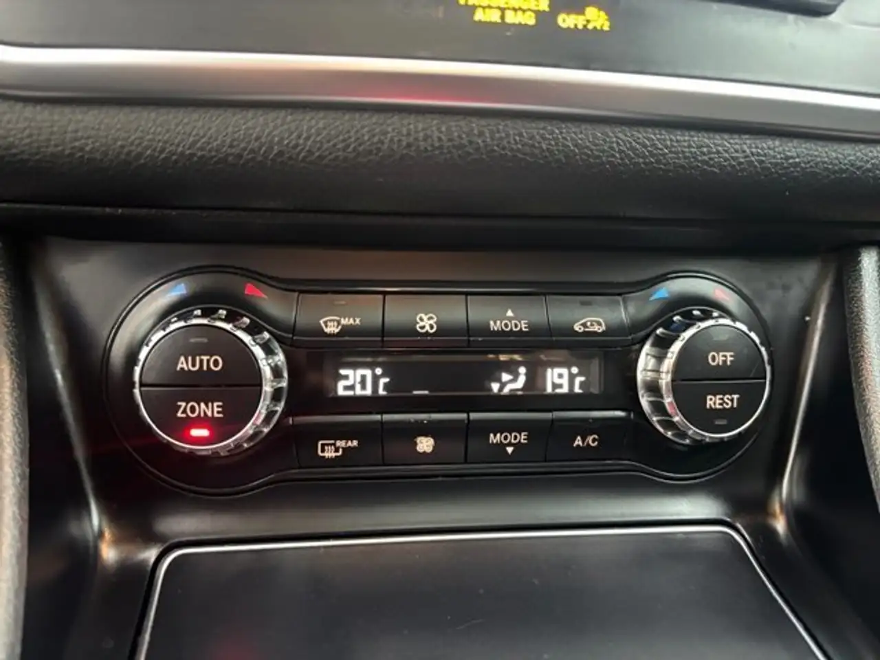 Mercedes-Benz CLA снимка Mercedes-Benz CLA