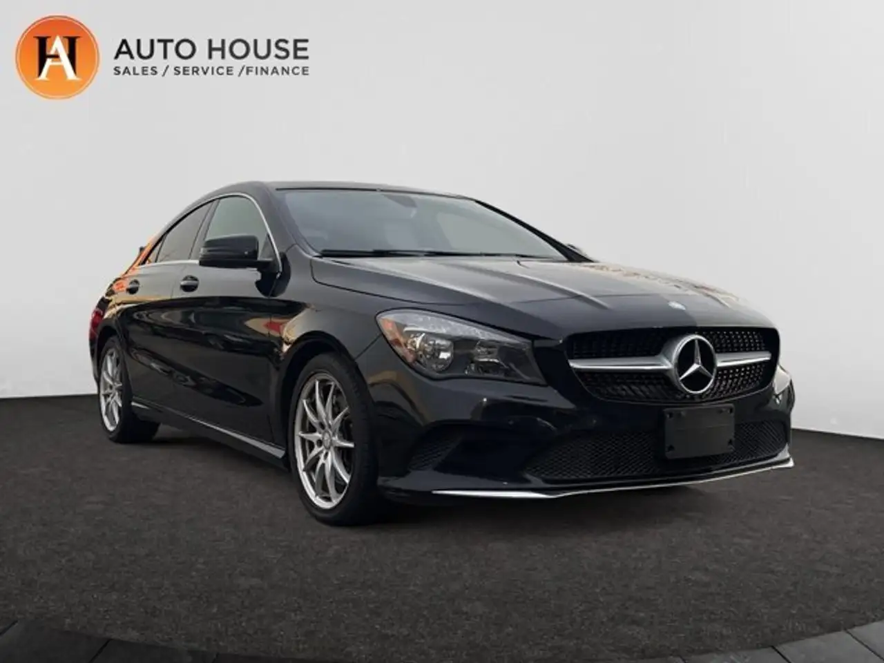 Mercedes-Benz CLA снимка Mercedes-Benz CLA