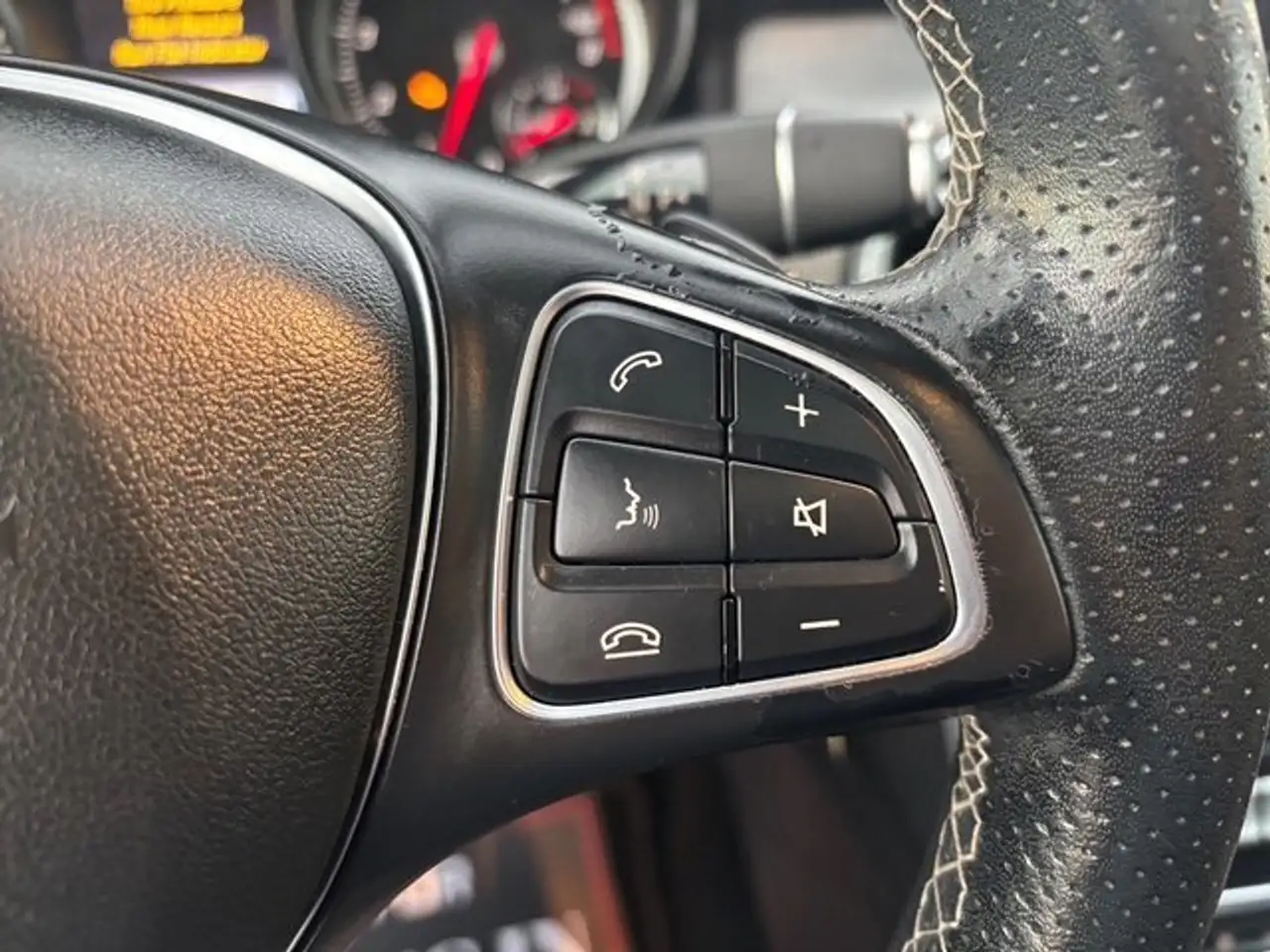 Mercedes-Benz CLA снимка Mercedes-Benz CLA