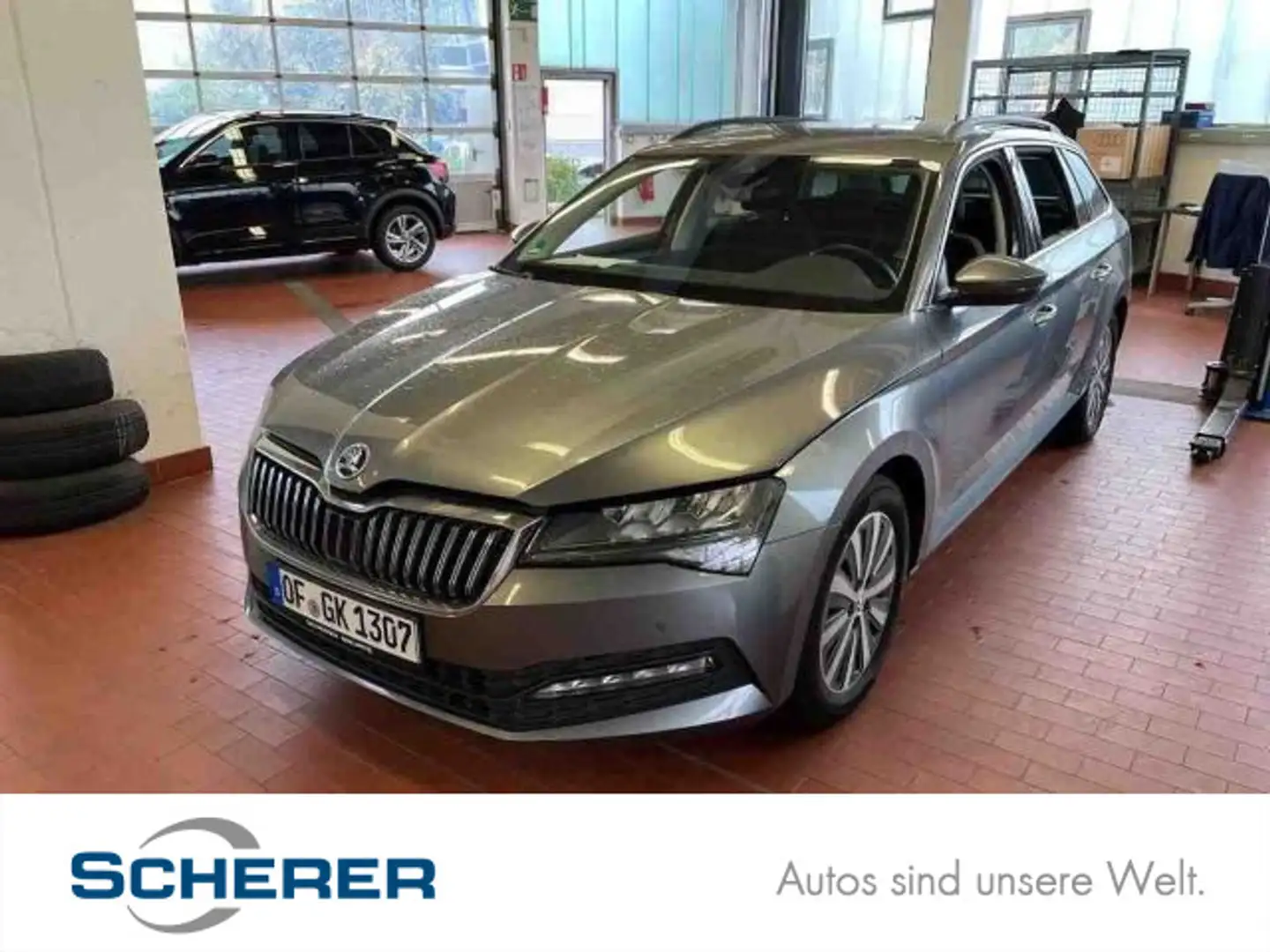 Skoda Superb Combi Ambition 2.0 TDI DSG NAVI AHK STAND Grau - 1