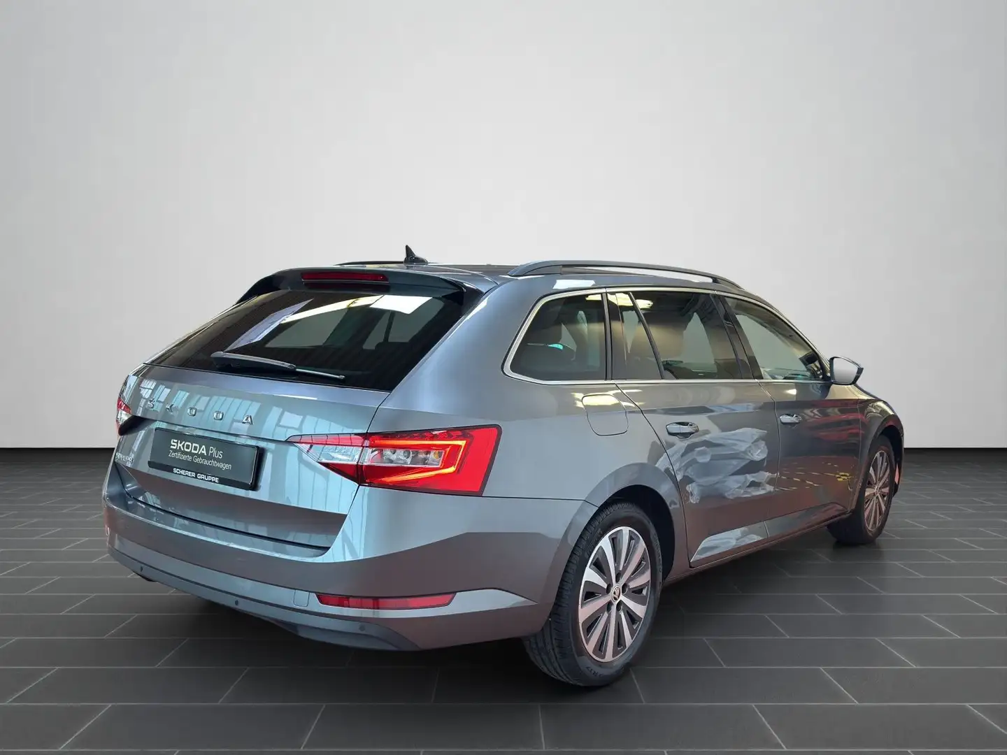 Skoda Superb Combi Ambition 2.0 TDI DSG NAVI AHK STAND Grau - 2