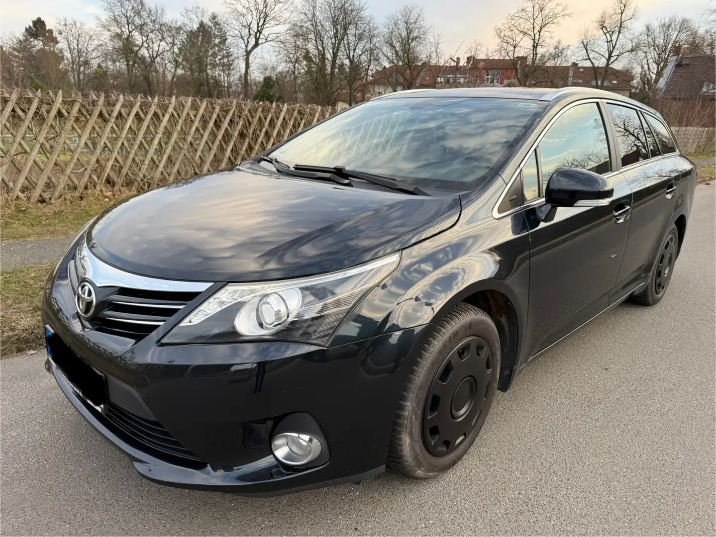 Toyota Avensis Kombi 1.8 Automatik*15JahreGarantie*Navi*AHK*Kamer Schwarz - 1