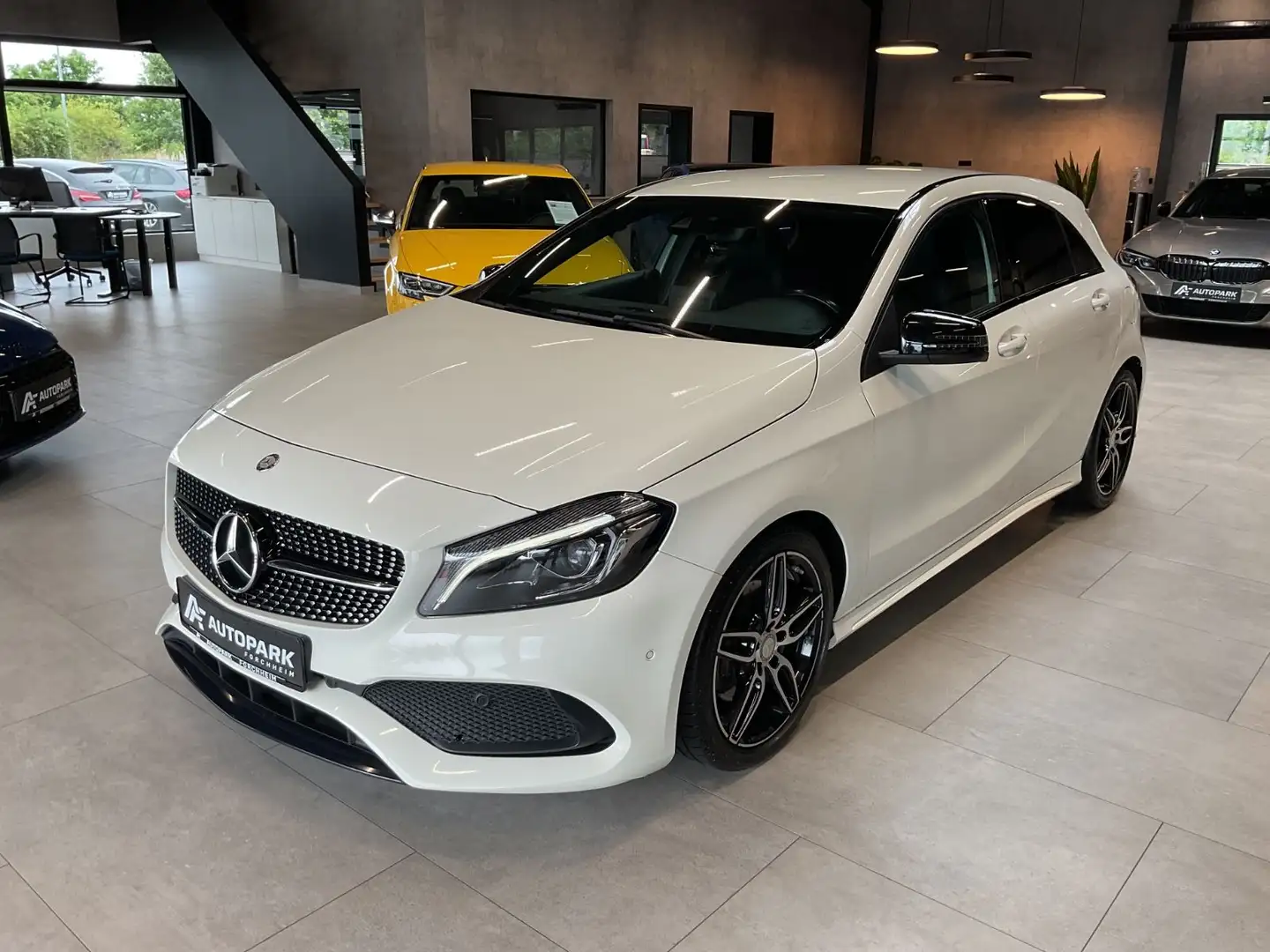 Mercedes-Benz A 220 A220d AMG Line Night-Paket H&K LED Leder Navi Wit - 1