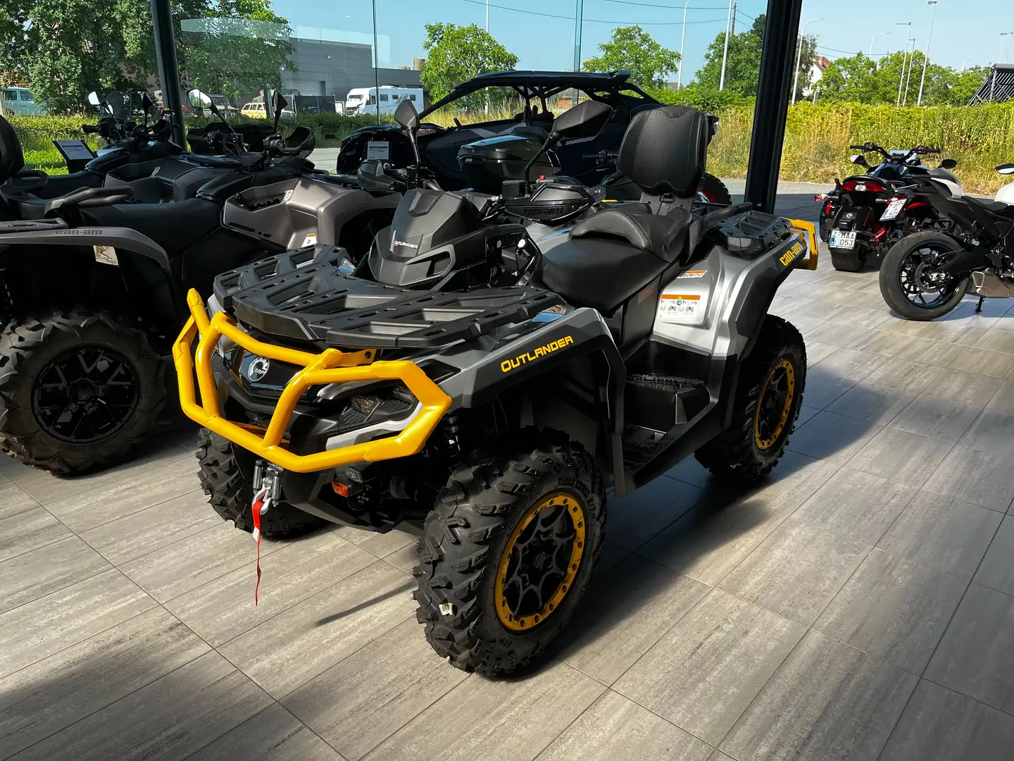 Can-Am Outlander MAX XT-P 650 T // SUPERPROMO, LAATSTE STUKS! Argent - 1