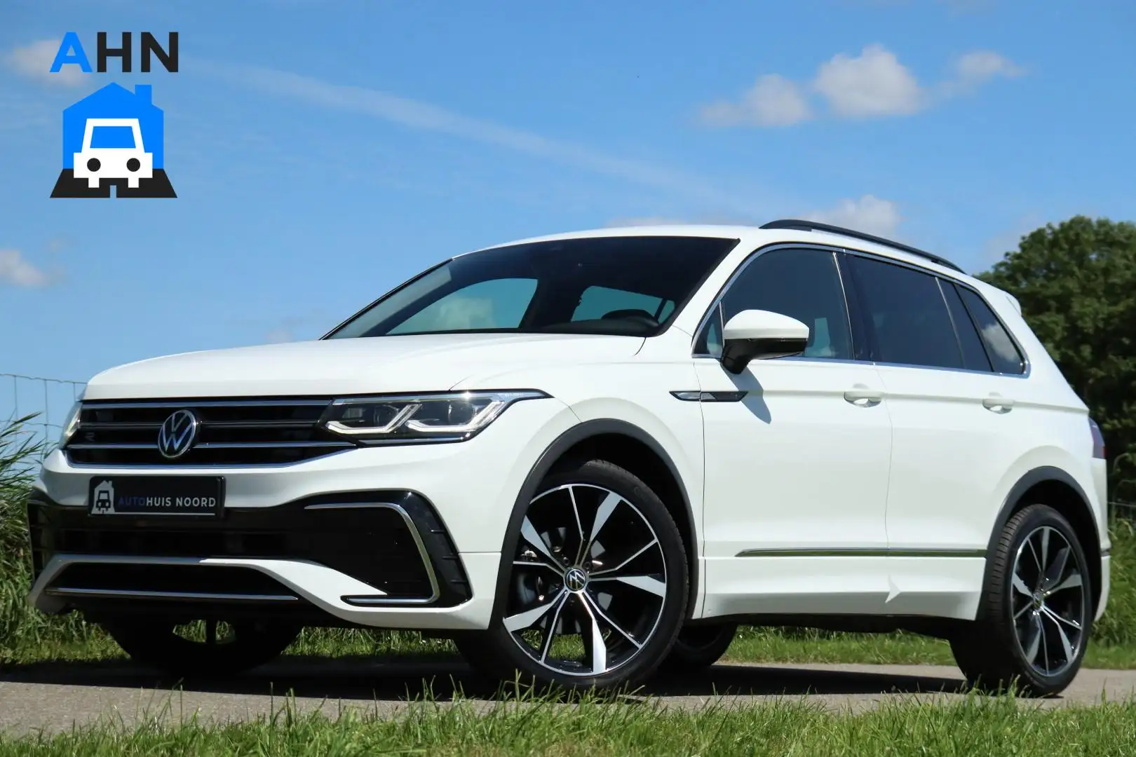 Volkswagen Tiguan 1.5 TSI / 2x R-Line / Virtual Cockpit / Camera / M Blanc - 1