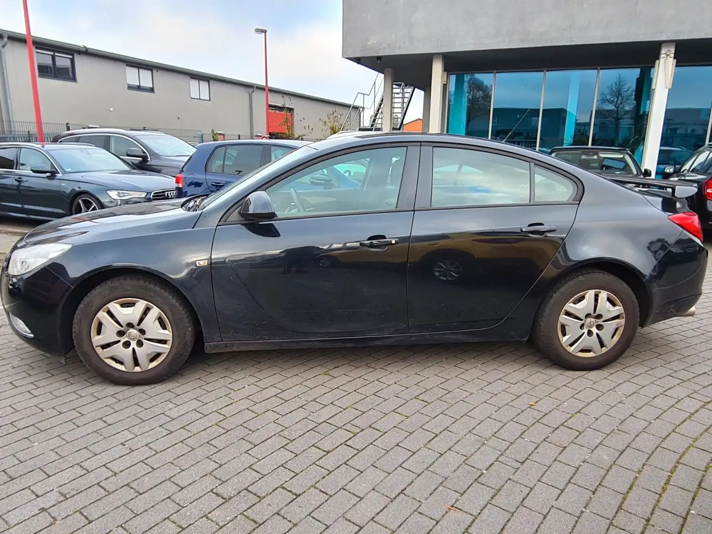 Opel Insignia A Lim. Selection Schwarz - 1