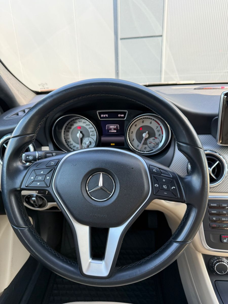 Mercedes-Benz GLA 200 — photo 13