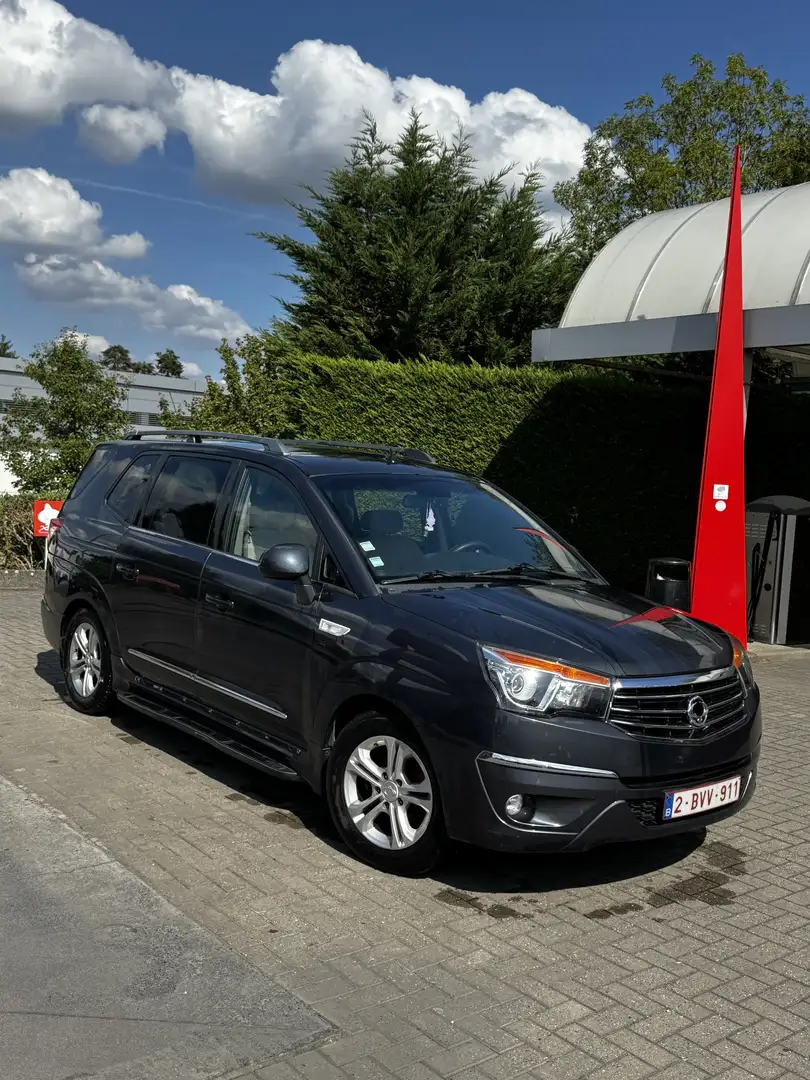SsangYong Rodius 2.2 SV220e-XDi 2WD Crystal Plus Grau - 1