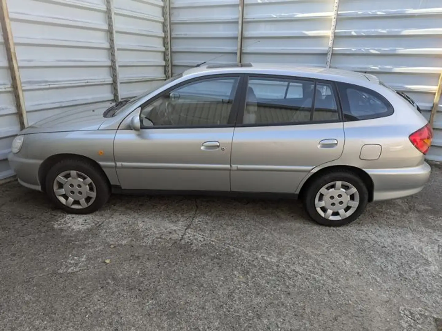 Kia Rio 1.3 LS*** 1 Hand *** Silber - 2