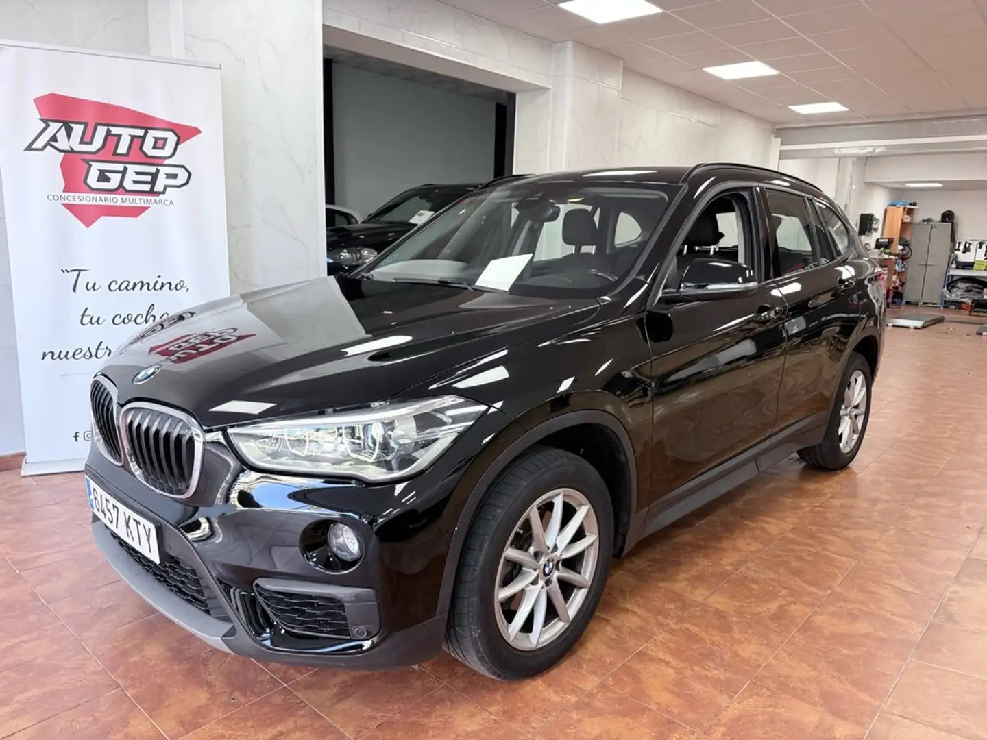 BMW X1 sDrive 18dA Business Negro - 1