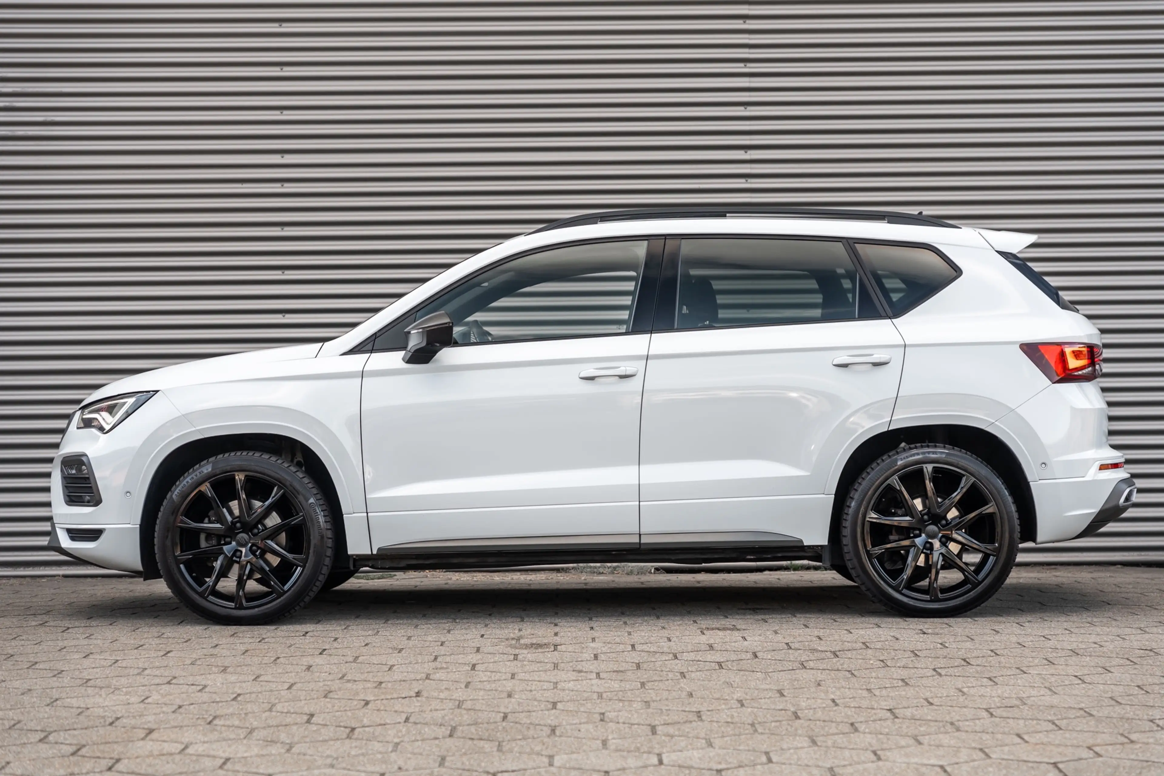 SEAT Ateca 2.0 TSI 4Drive FR PANO BEATS TREKHAAK CAMERA 360 — photo 4