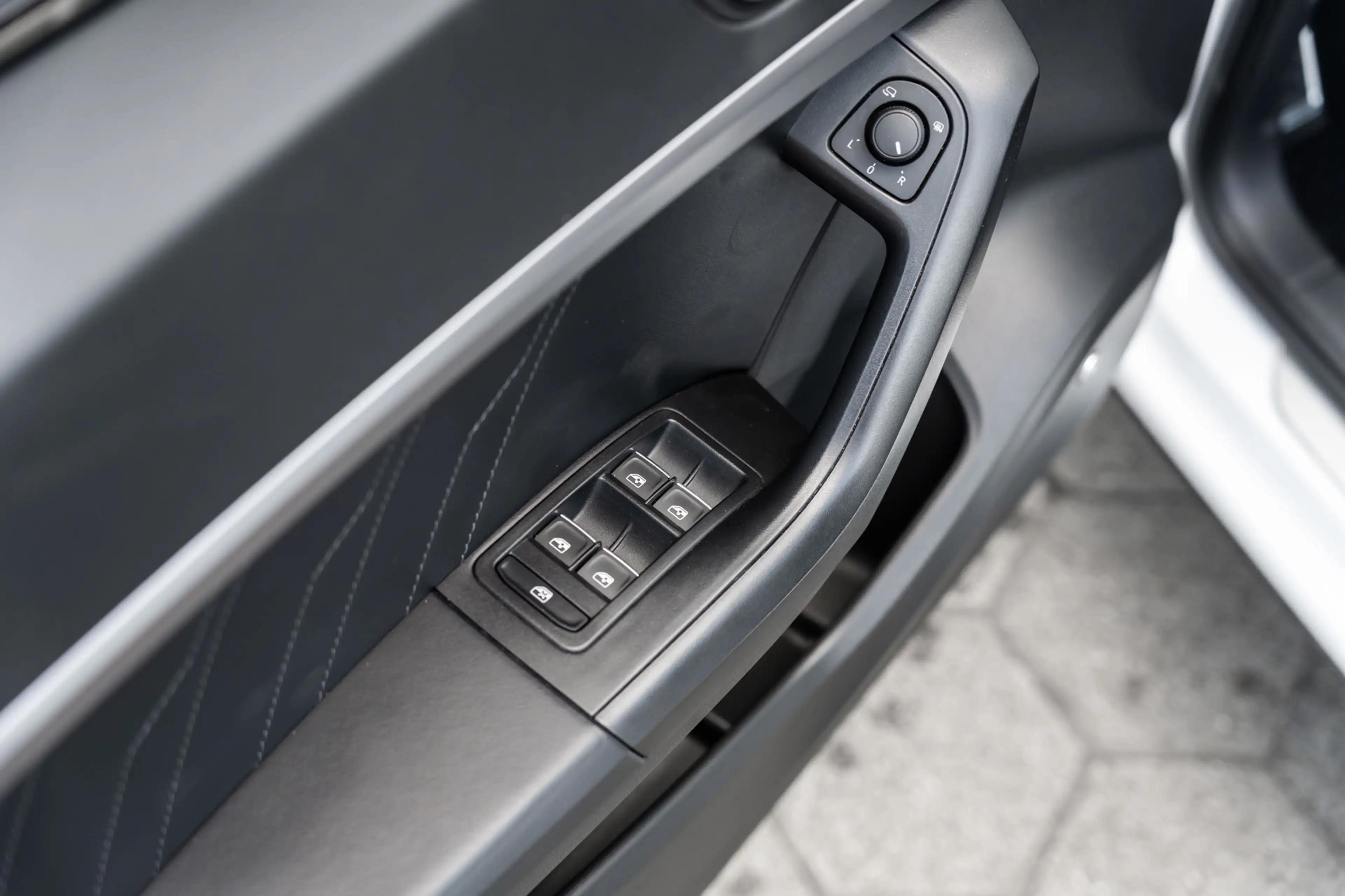 SEAT Ateca 2.0 TSI 4Drive FR PANO BEATS TREKHAAK CAMERA 360 — photo 14