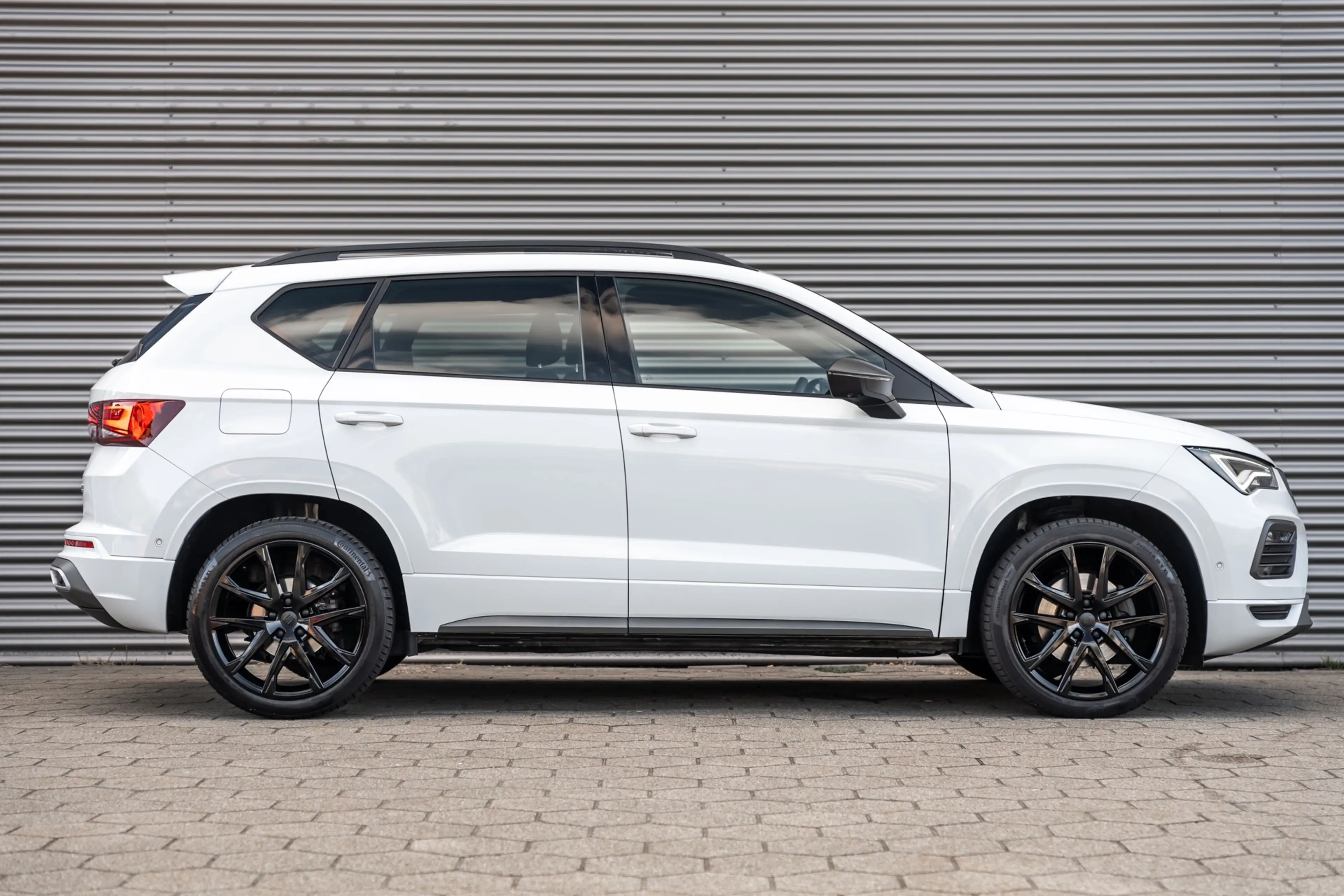 SEAT Ateca 2.0 TSI 4Drive FR PANO BEATS TREKHAAK CAMERA 360 — photo 8