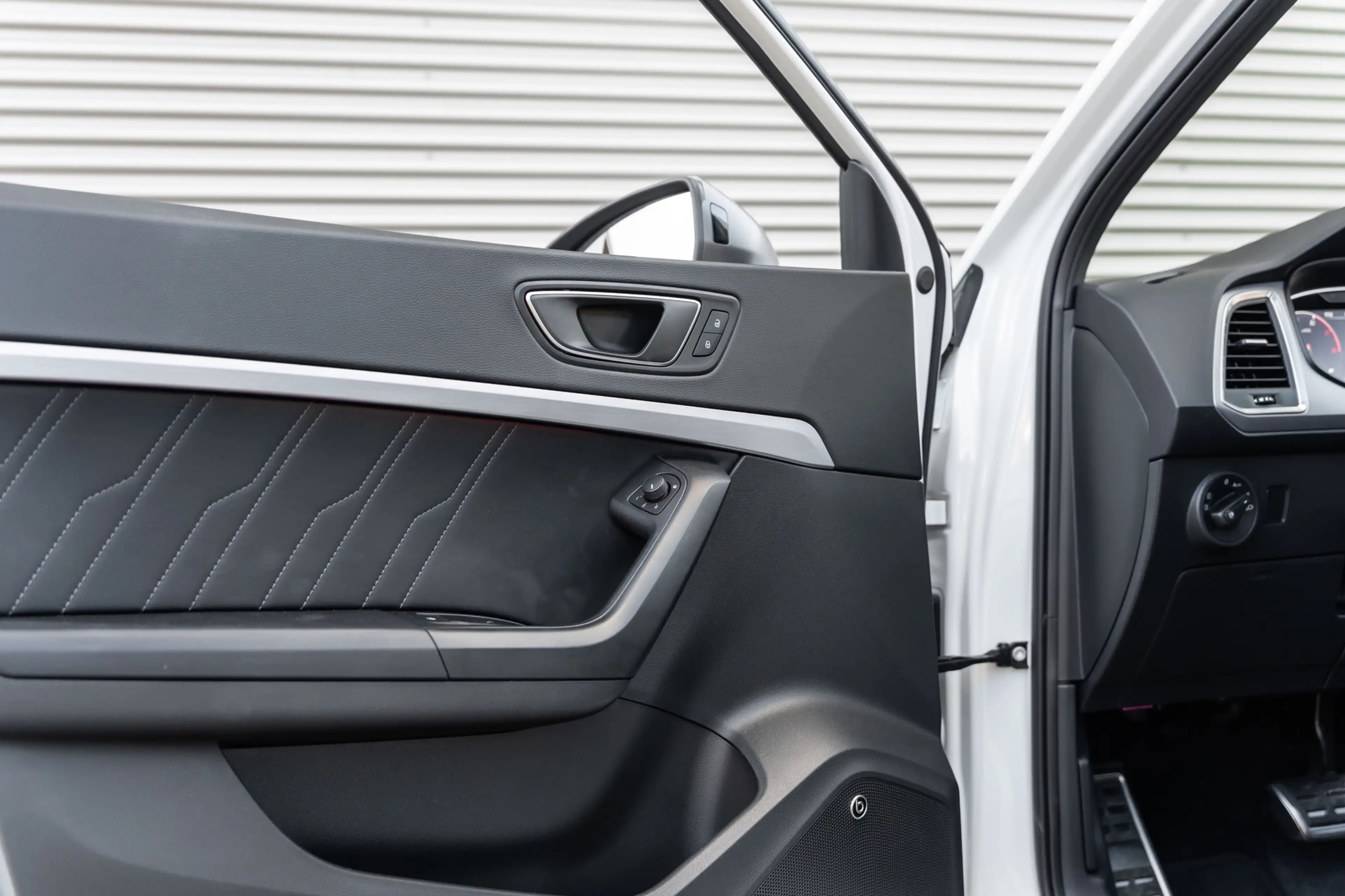 SEAT Ateca 2.0 TSI 4Drive FR PANO BEATS TREKHAAK CAMERA 360 — photo 10