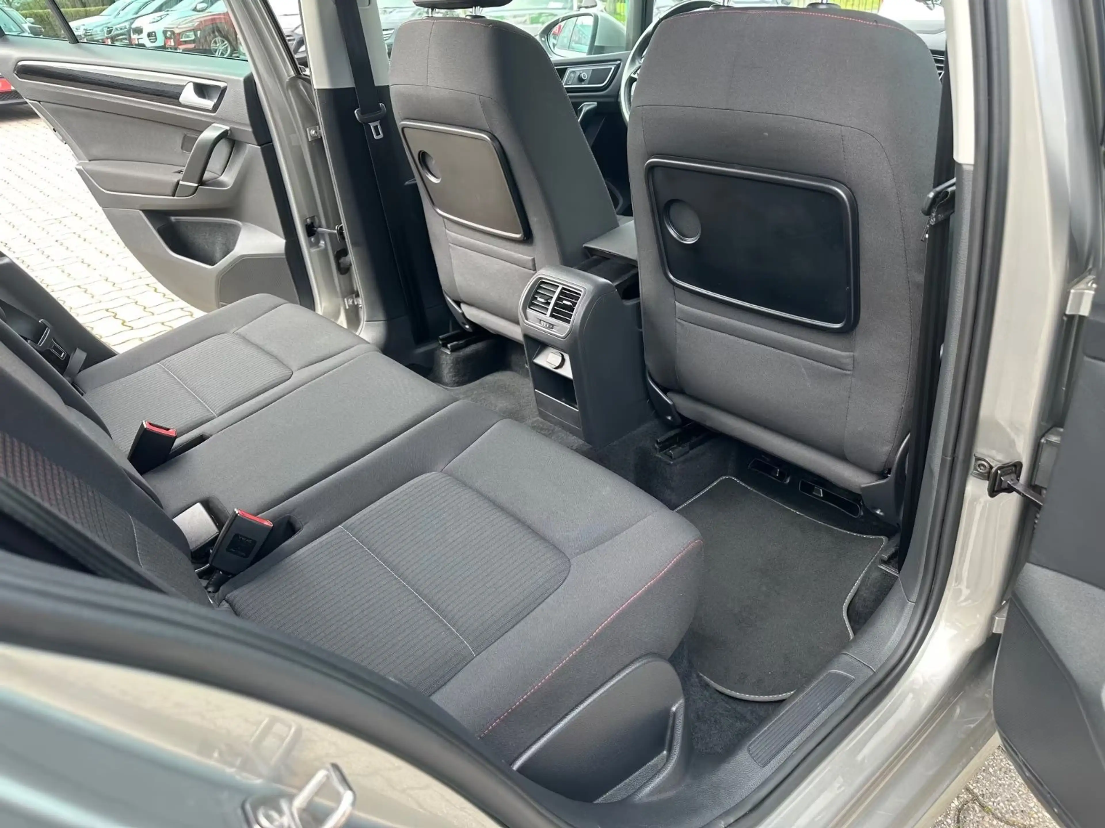 Volkswagen Golf Sportsvan Sportsvan VII 1.4 TSI Sound ACC Navi LED 17" SHZ — photo 19