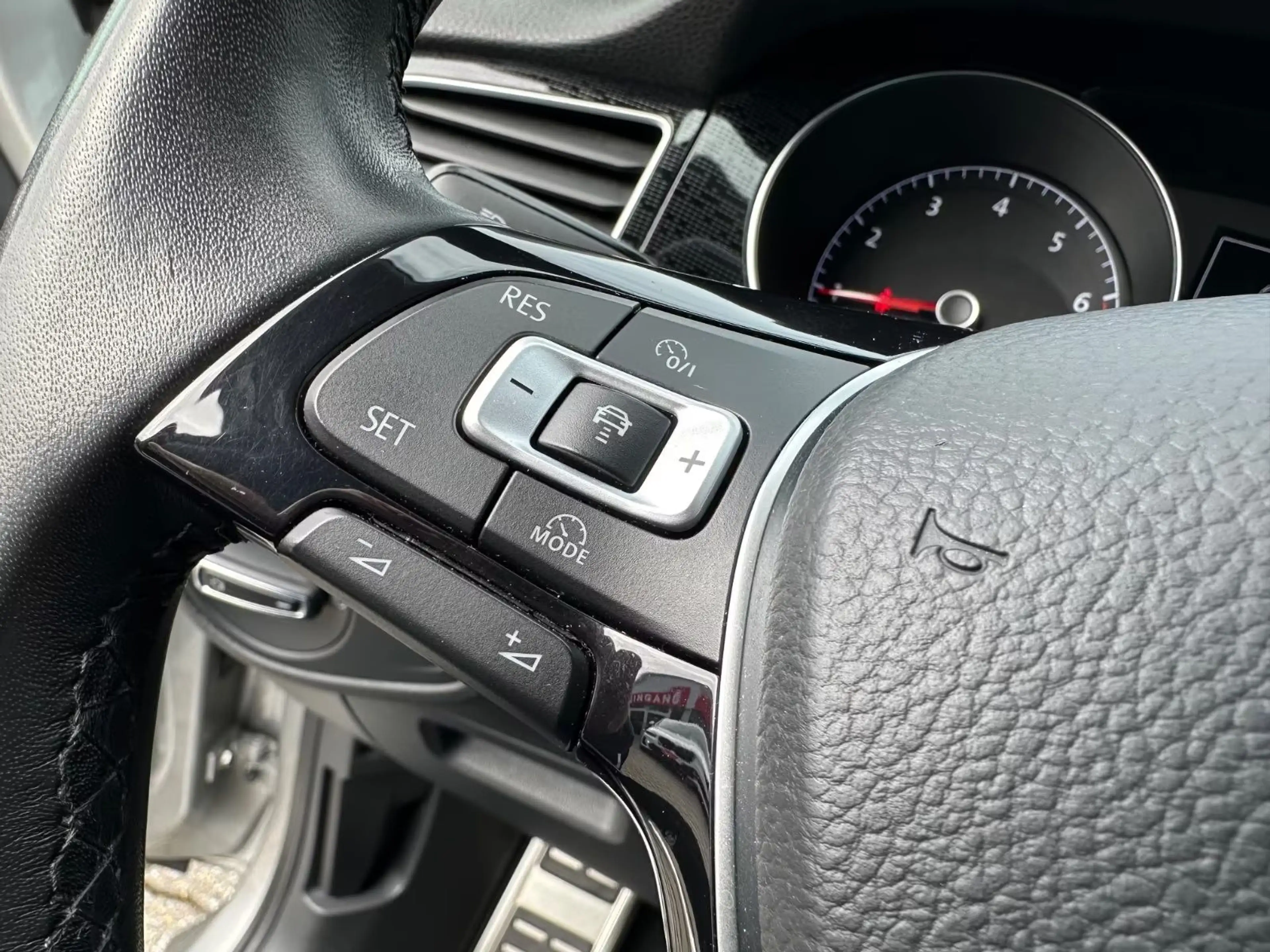 Volkswagen Golf Sportsvan Sportsvan VII 1.4 TSI Sound ACC Navi LED 17" SHZ — photo 27