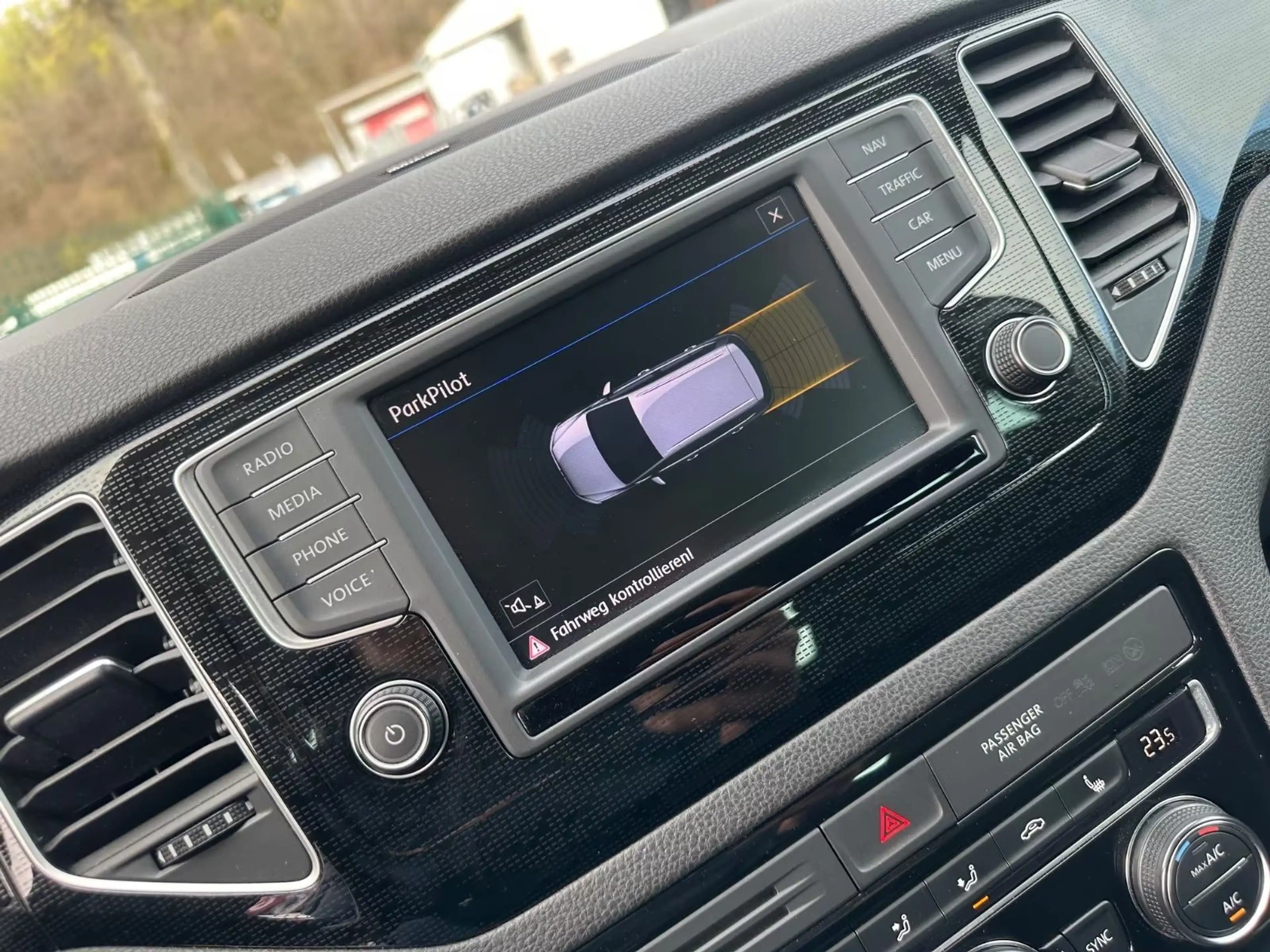 Volkswagen Golf Sportsvan Sportsvan VII 1.4 TSI Sound ACC Navi LED 17" SHZ — photo 23