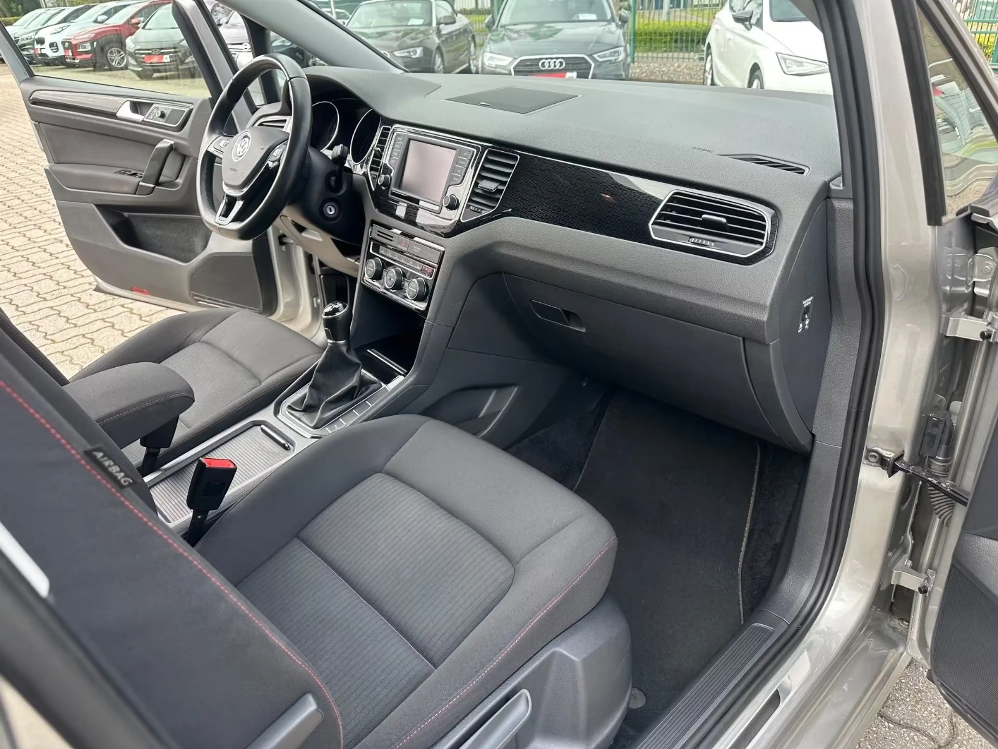 Volkswagen Golf Sportsvan Sportsvan VII 1.4 TSI Sound ACC Navi LED 17" SHZ — photo 18
