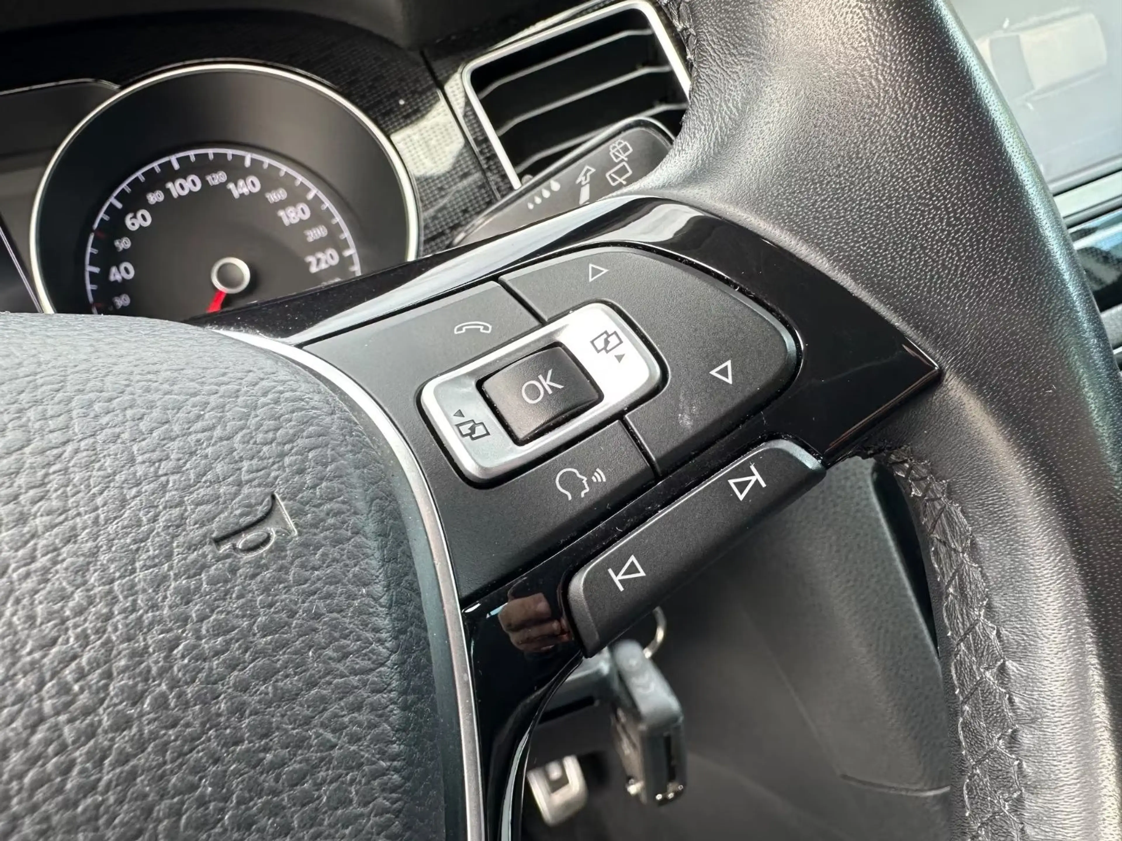 Volkswagen Golf Sportsvan Sportsvan VII 1.4 TSI Sound ACC Navi LED 17" SHZ — photo 26