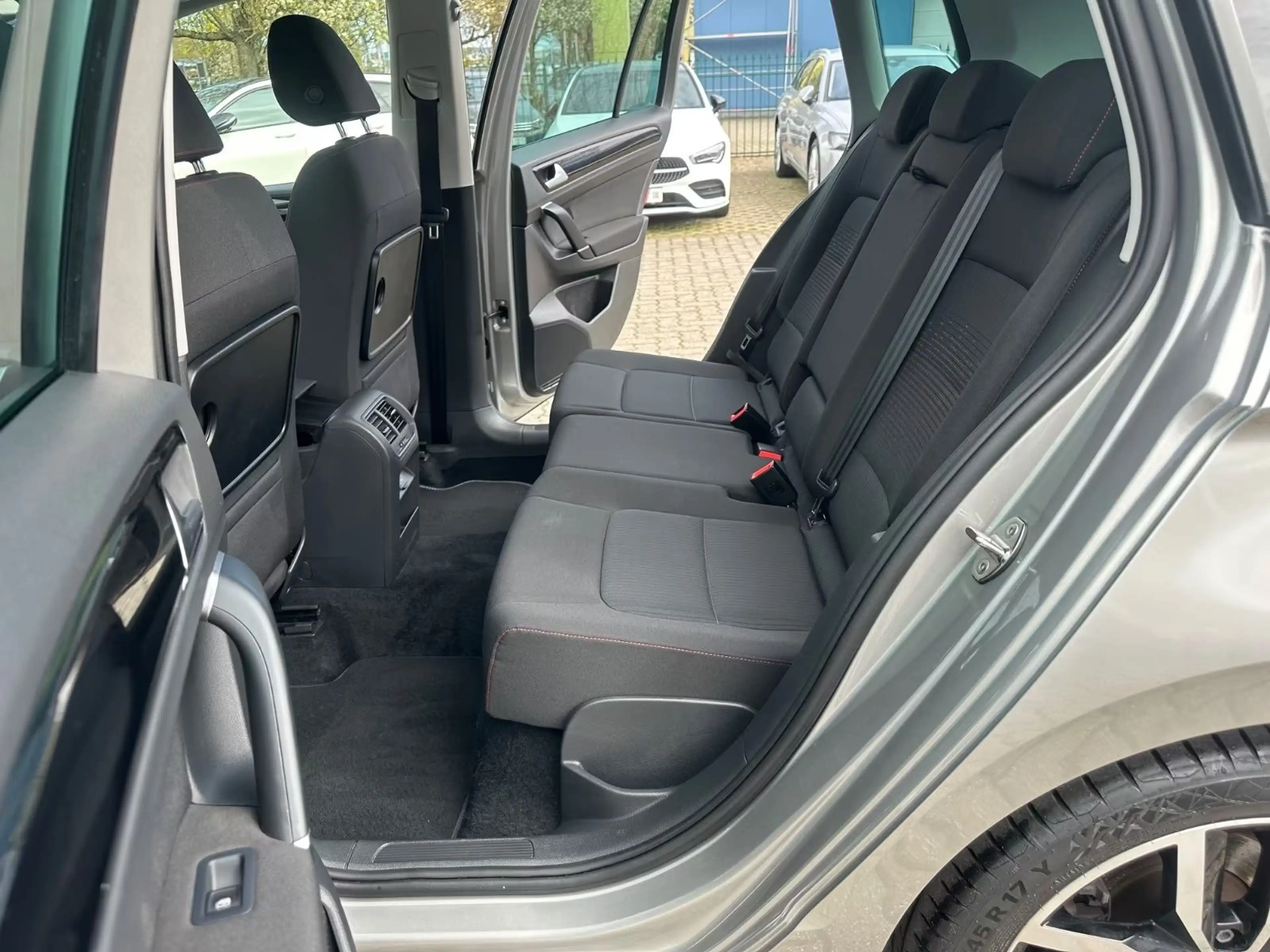 Volkswagen Golf Sportsvan Sportsvan VII 1.4 TSI Sound ACC Navi LED 17" SHZ — photo 16