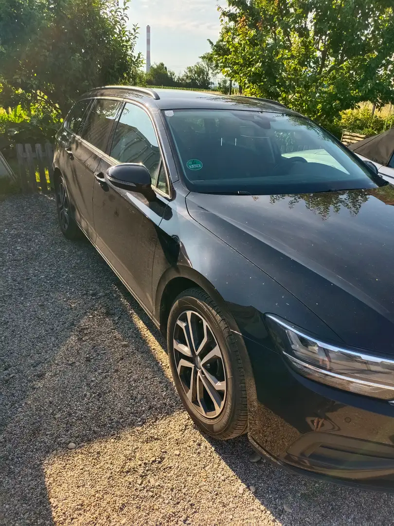 Volkswagen Passat Variant Basis Schwarz - 2