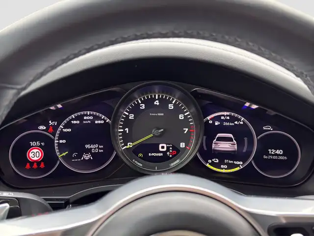 Porsche Cayenne E-Hybrid E-Hybrid AHK/Panorama/Nachtsicht/18-Wege Ansicht 11