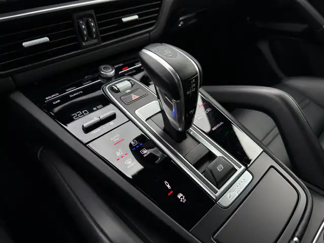 Porsche Cayenne E-Hybrid E-Hybrid AHK/Panorama/Nachtsicht/18-Wege Ansicht 30