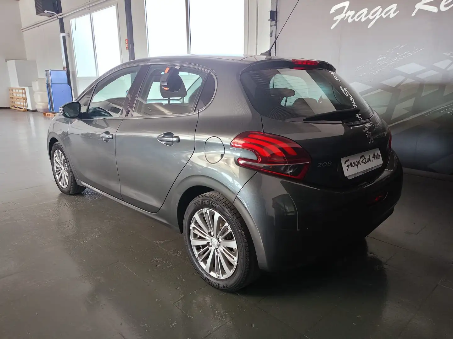 Peugeot 208 1.6BlueHDi Style 100 Gris - 2